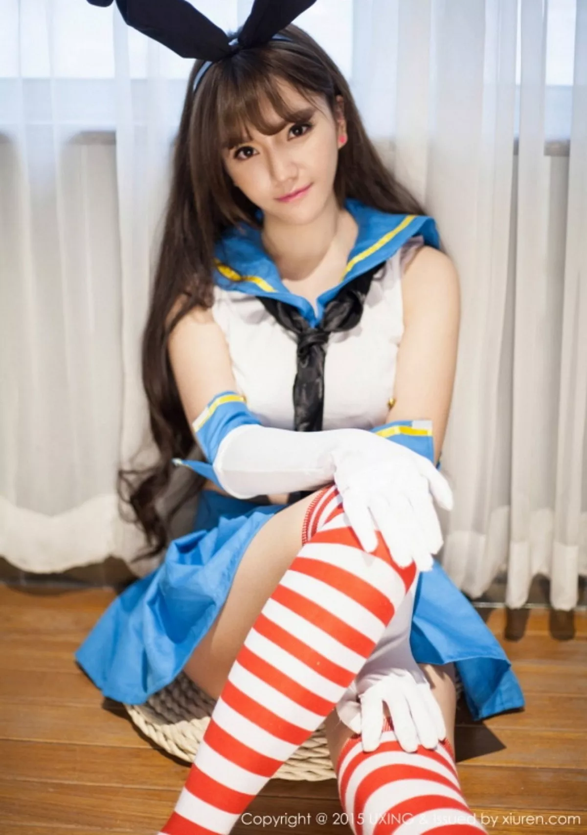 秀人集.com_[UXING优星馆]Vol.007_新人嫩模艾西Ashley白色上衣秀豪乳清新性感写真52P