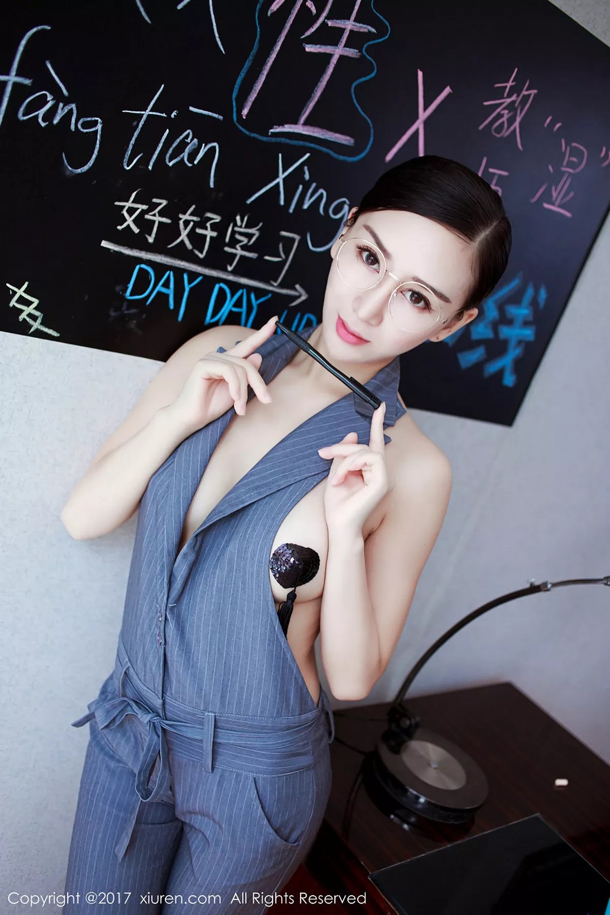 秀人集.com_[XiuRen秀人网]No.852_性感女神邹晶晶女王教师OL真空血滴子遮点撩人诱惑写真50P