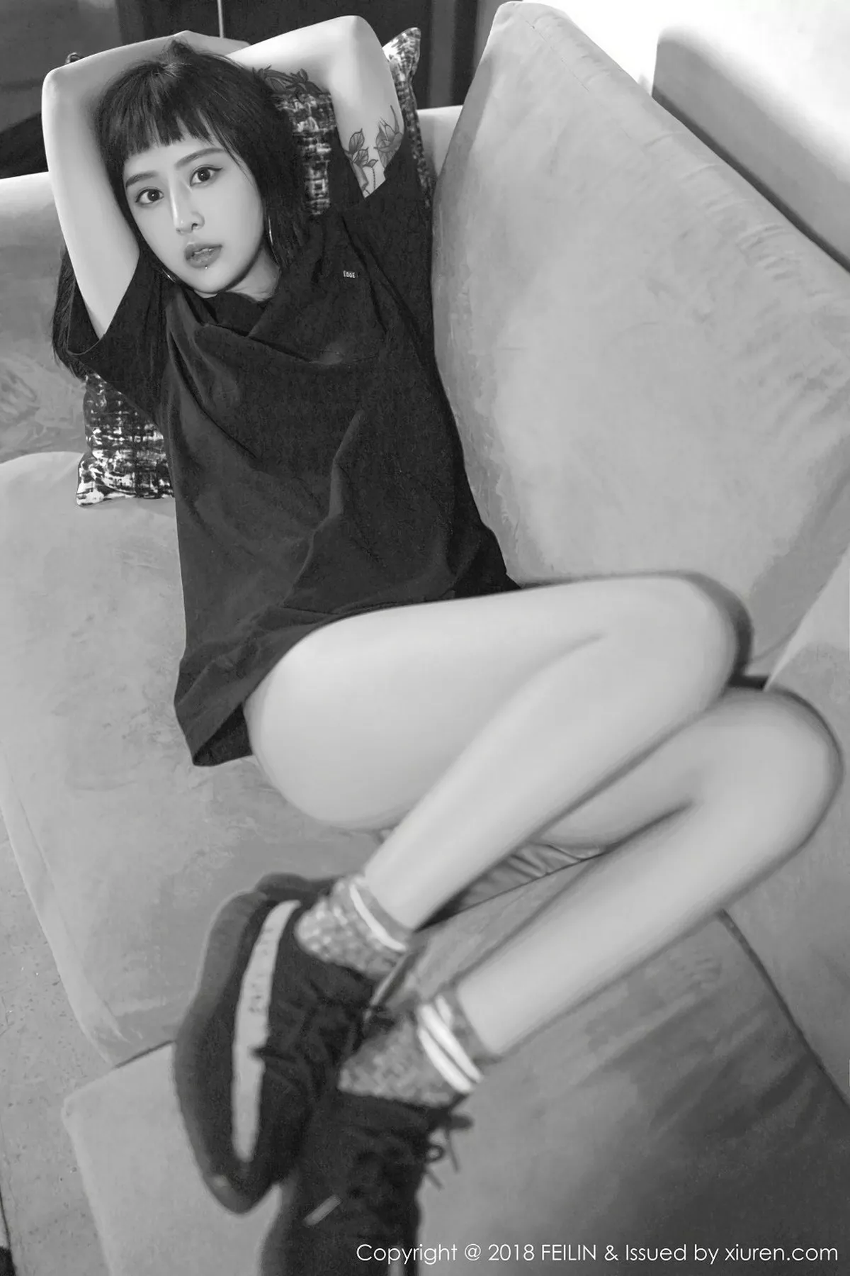 秀人集.com_[FeiLin嗲囡囡]Vol.129_嫩模赵艺璇居家私房性感内衣黑白风系列配彩色纹身写真39P