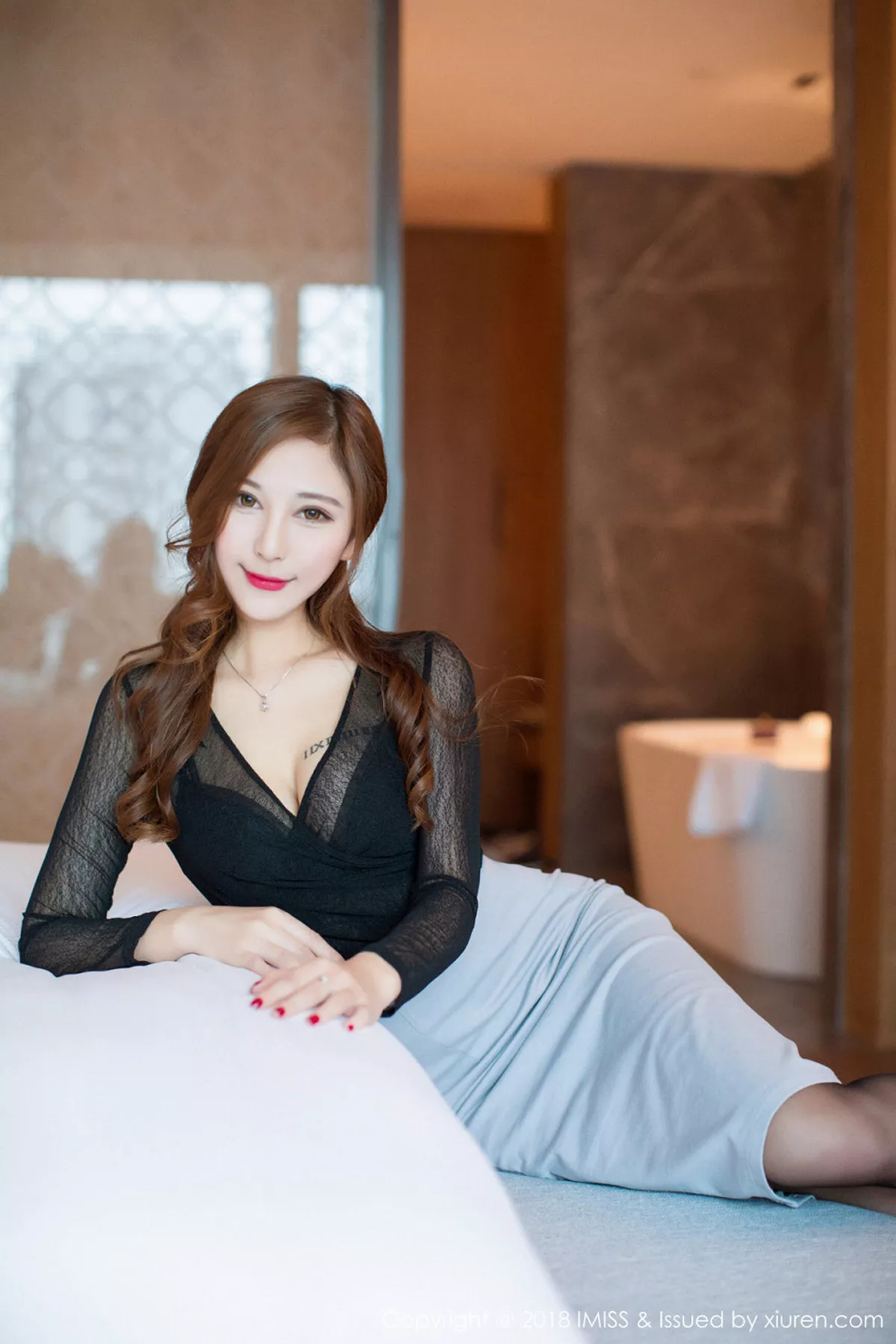 秀人集.com_[IMISS爱蜜社]Vol.269_清雅嫩模Cccil黑丝OL制服半脱黑色内衣秀完美身材诱惑写真45P