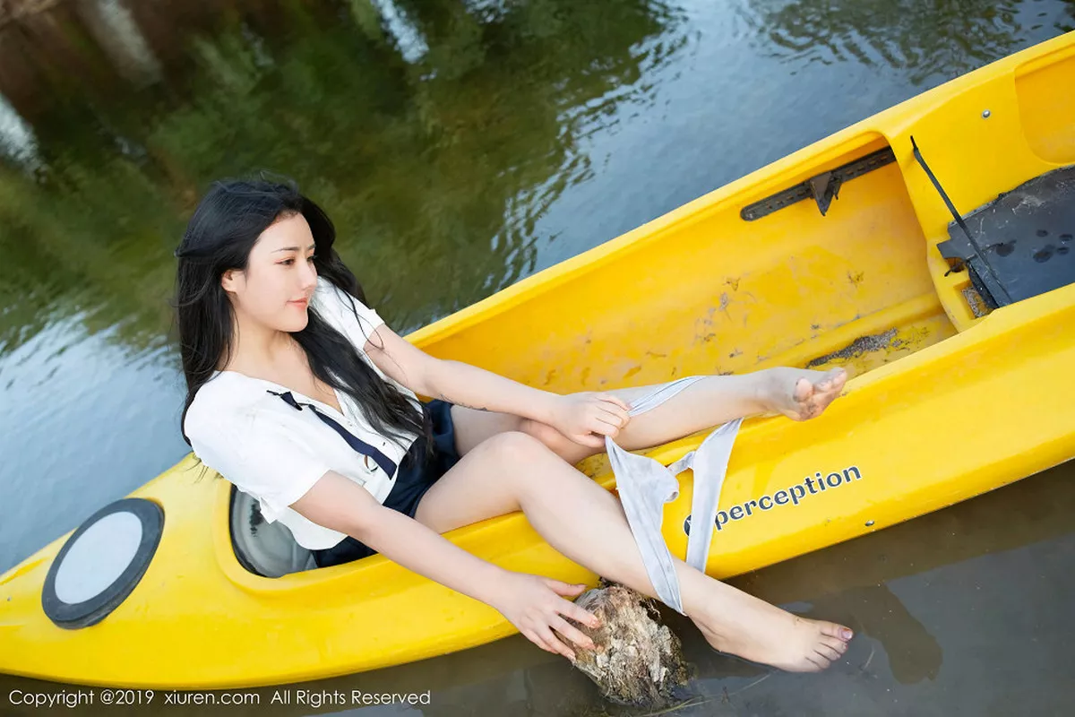 秀人集.com_[XiuRen秀人网]No.1719_女神Manuela玛鲁娜美国旅拍皮划艇全裸上身露豪乳极致诱惑写真52P