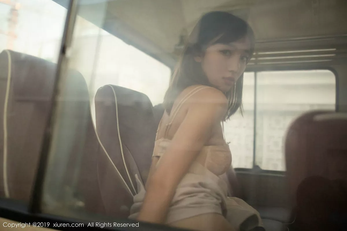 秀人集.com_[XiuRen秀人网]No.1780_嫩模陆萱萱大巴场景外拍肉色内衣配肉丝袜秀完美身材诱惑写真76P