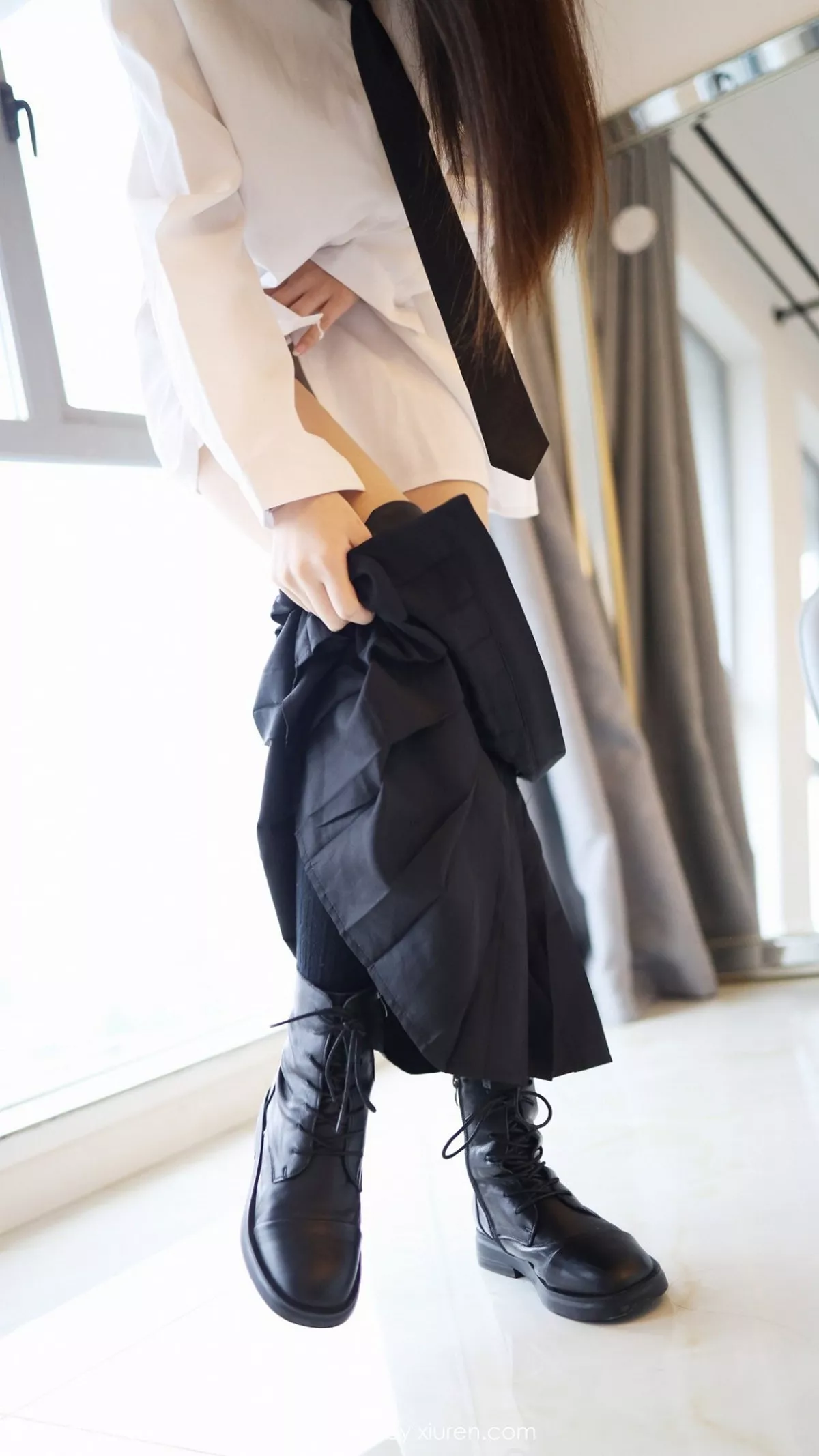 秀人集.com_[MyGirl美媛馆]Vol.439_嫩模Laura张小妮私房经典JK制服全脱露火辣身材诱惑写真61P