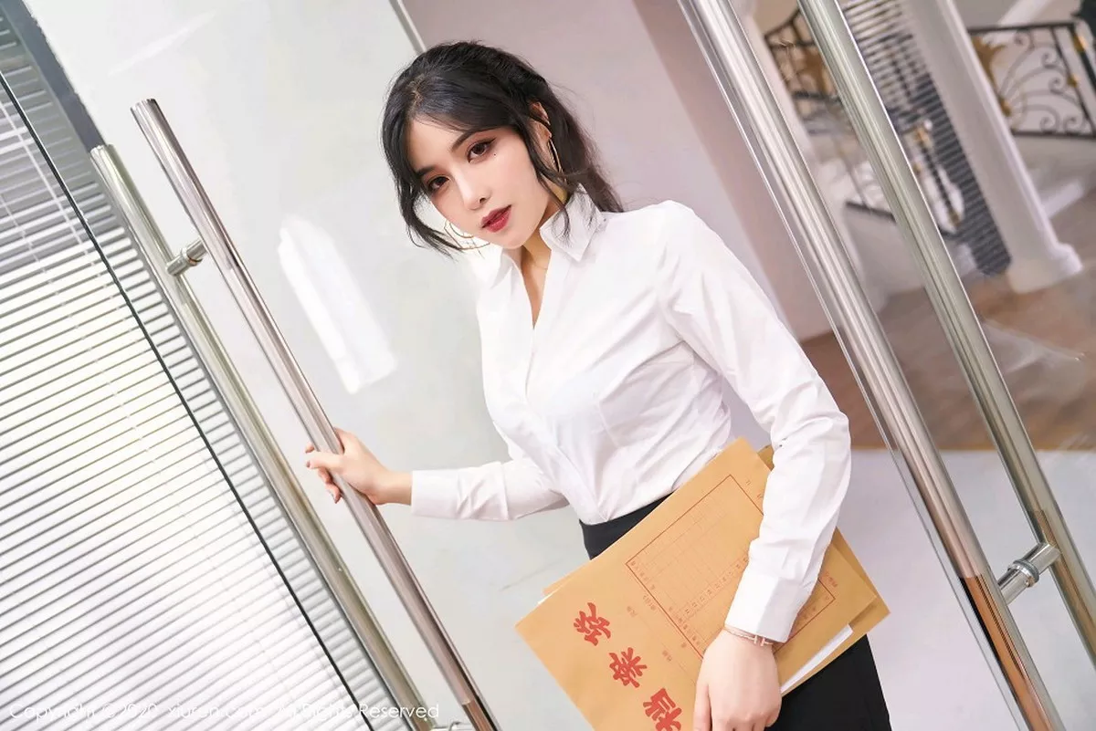 秀人集.com_[XiuRen秀人网]No.2768_嫩模韩静安经典秘书职业装主题半脱黑丝裤袜秀翘臀美腿诱惑写真47P