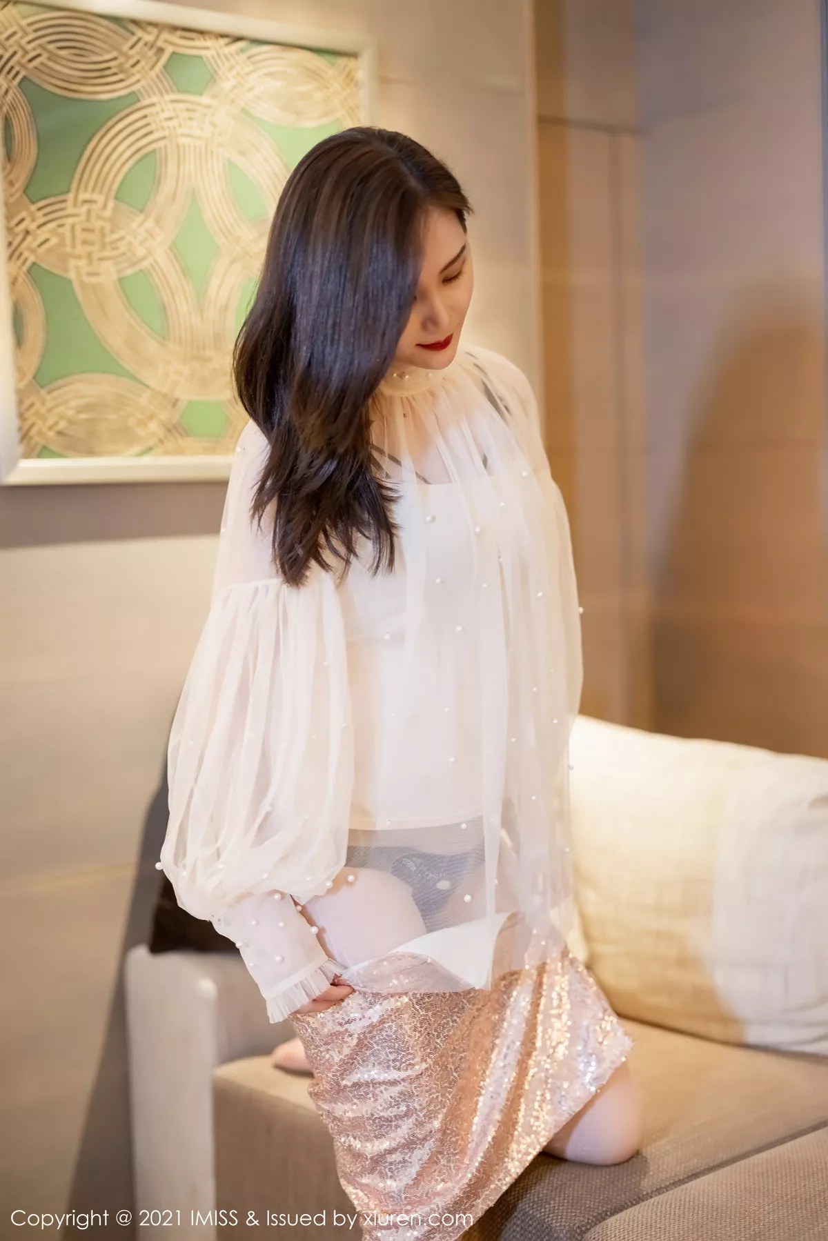 秀人集.com_[IMISS爱蜜社]Vol.567_气质女神SISY思私房床上半脱露性感内衣秀完美身材诱惑写真52P