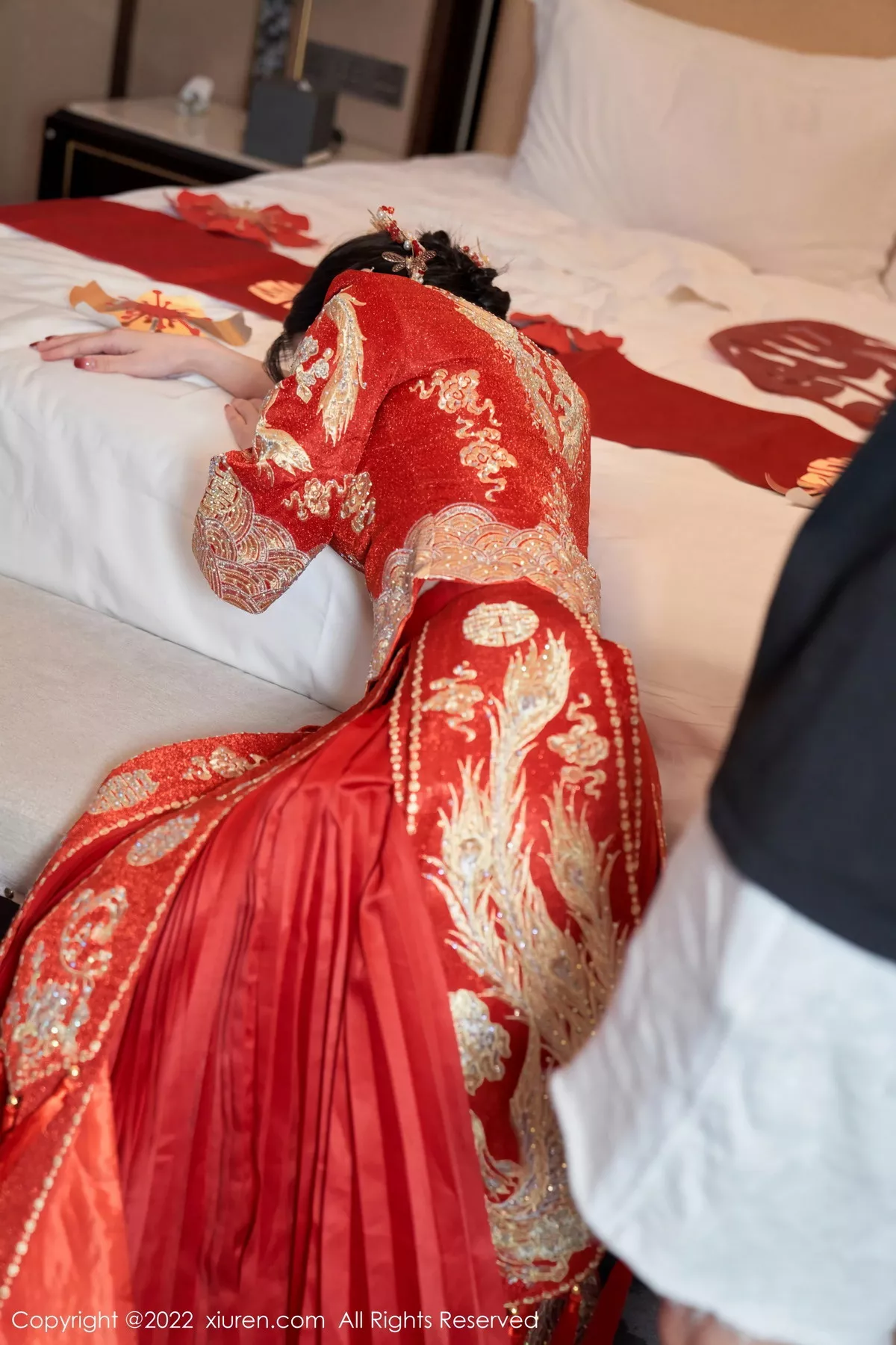 秀人集.com_[XiuRen秀人网]No.5675_女神周于希Sally私房脱新娘装露红色蕾丝内衣超薄肉丝诱惑写真80P