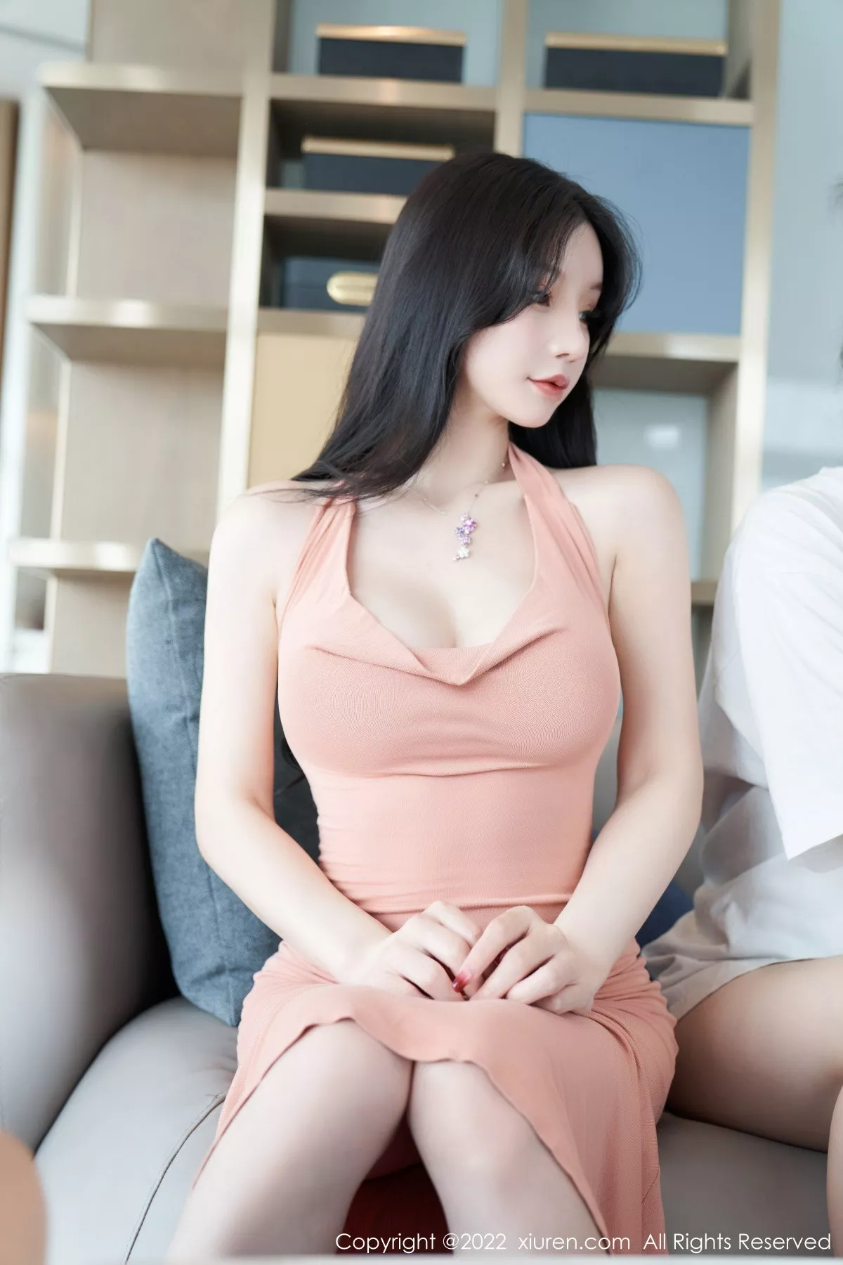 秀人集.com_[XiuRen秀人网]No.5881_女神周于希Sally心愿旅拍性感粉色长裙+白色薄纱惹火诱惑写真80P