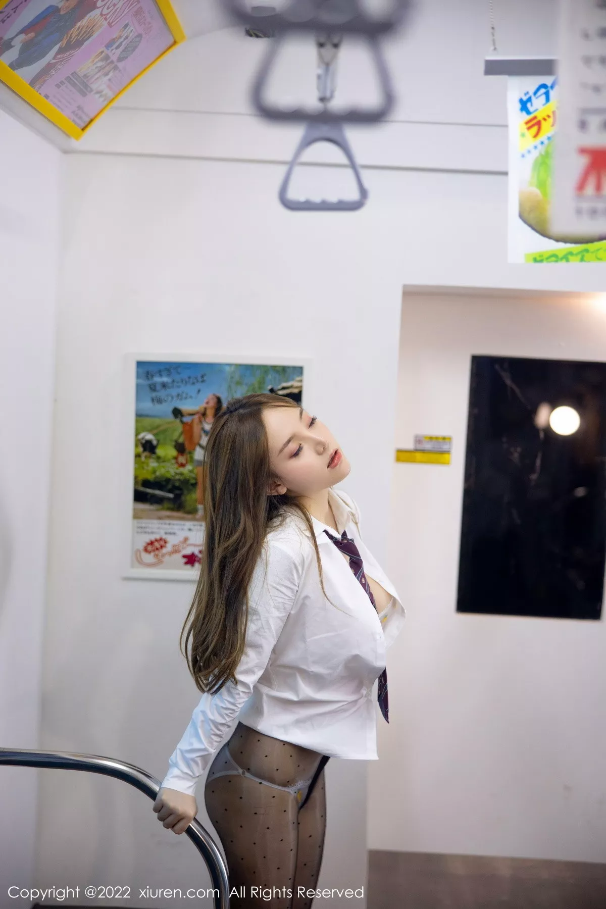 秀人集.com_[XiuRen秀人网]No.5899_模特豆瓣酱电车场景性感白T露浅色内衣配超薄黑丝丰满诱惑写真89P