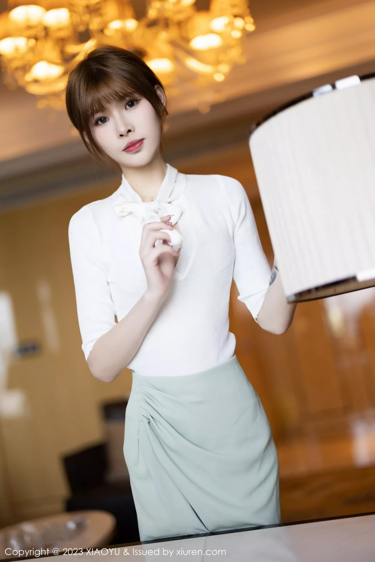 秀人集.com_[XiaoYu画语界]Vol.939_模特77qiqi白色上衣配蓝短裙半脱露浅色内衣配原色丝袜诱惑写真90P