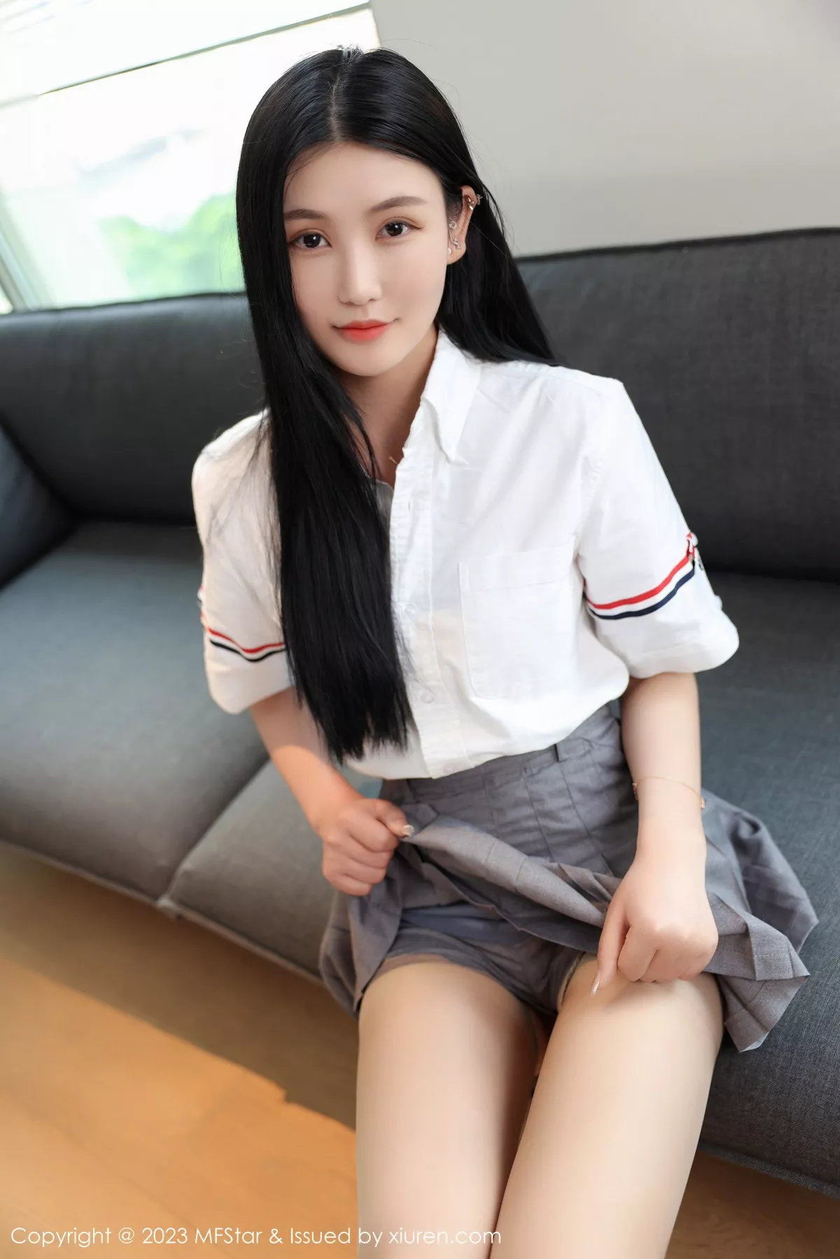 秀人集.com_[MFStar模范学院]Vol.578_模特Ai西西里性感简约白T配灰短裙露白色蕾丝内衣撩人诱惑写真62P