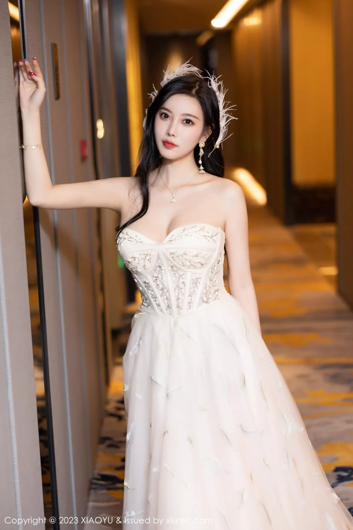 秀人集.com_[XiaoYu画语界]Vol.941_女神杨晨晨Yome生日主题脱连衣长裙露火辣身材极致诱惑写真120P