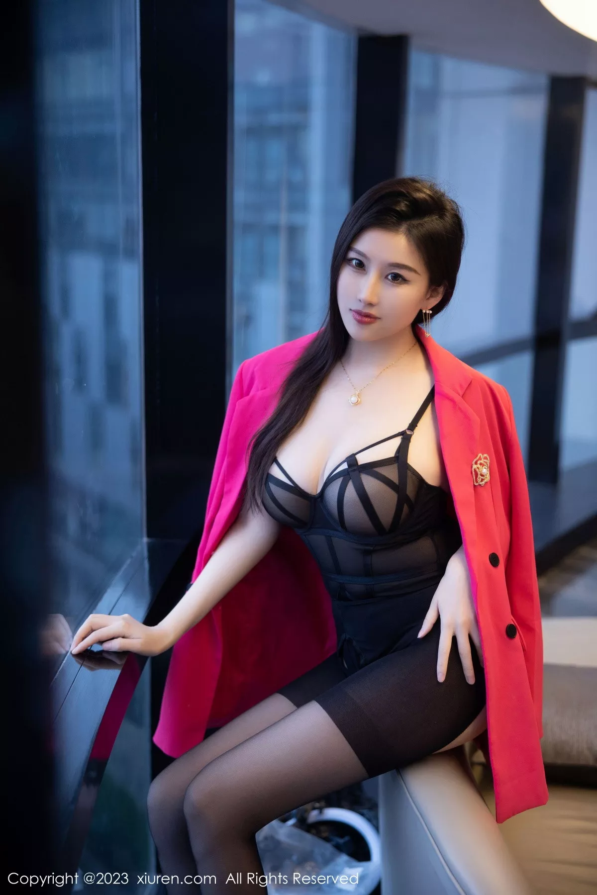 秀人集.com_[XiuRen秀人网]No.6103_模特月音瞳性感黑色情趣吊带服配超薄黑丝秀雪峰美腿诱惑写真93P