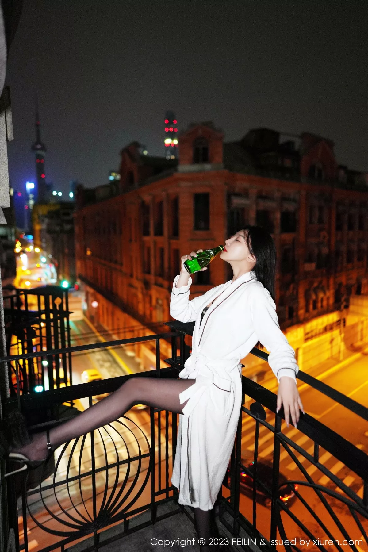 秀人集.com_[FeiLin嗲囡囡]VOL.464_女神冯木木LRIS私房脱白色睡袍露黑色内衣配黑丝吊袜诱惑写真89P