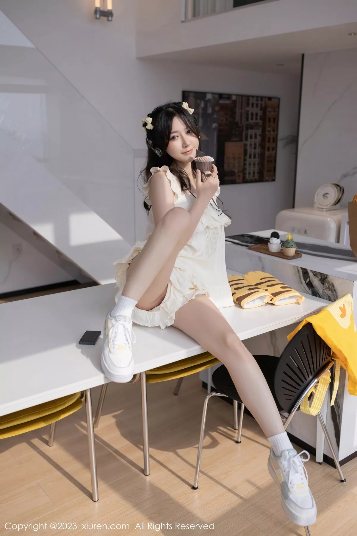 秀人集.com_[XiuRen秀人网]No.6615_模特鱼子酱Fish性感黄色真空围裙+白色睡裙秀完美身材诱惑写真80P