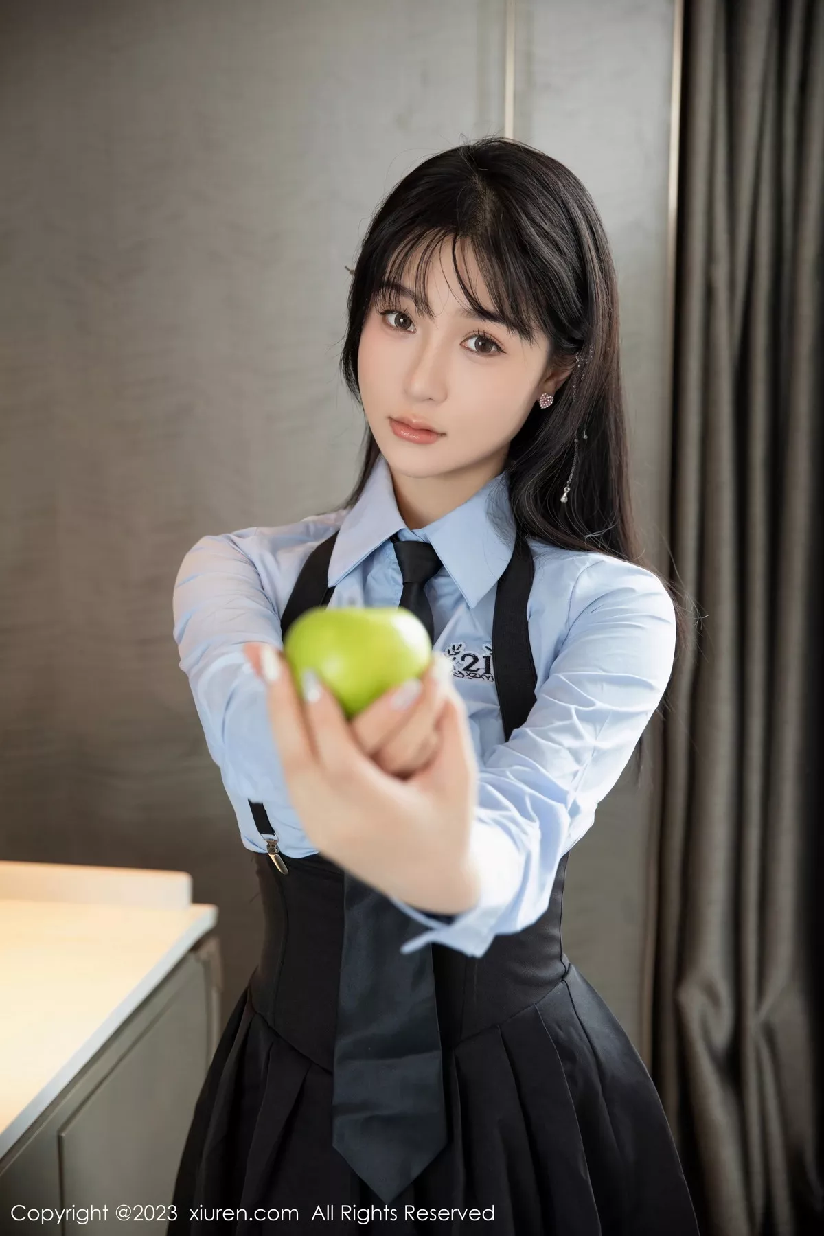 秀人集.com_[XiuRen秀人网]No.7140_模特柚琪Rich性感学妹装扮半脱露黑色内衣秀丰腴美臀诱惑写真76P