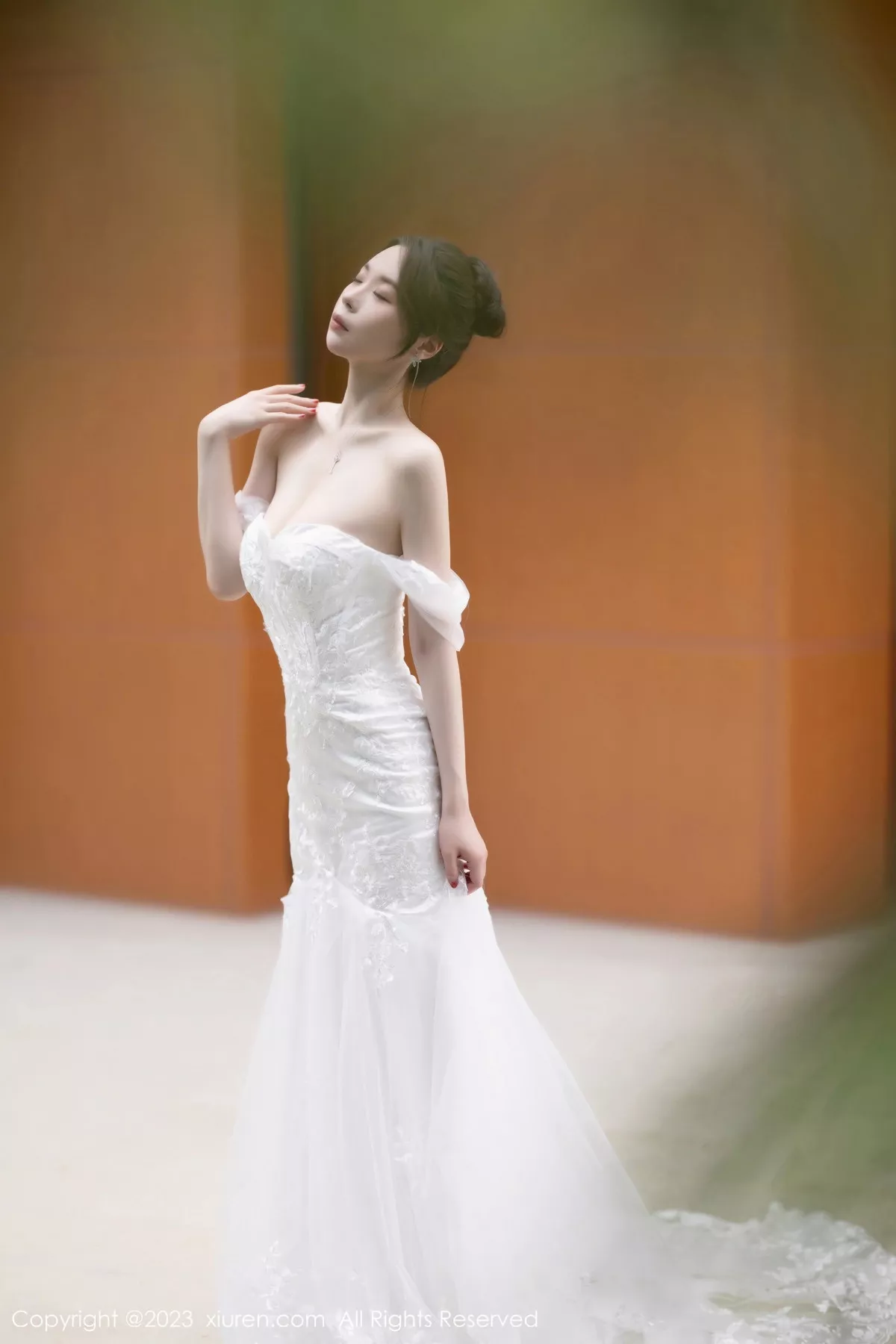 秀人集.com_[XiuRen秀人网]No.7310_模特梦心玥安吉旅拍性感白色婚纱服饰半脱秀曼妙身姿诱惑写真83P