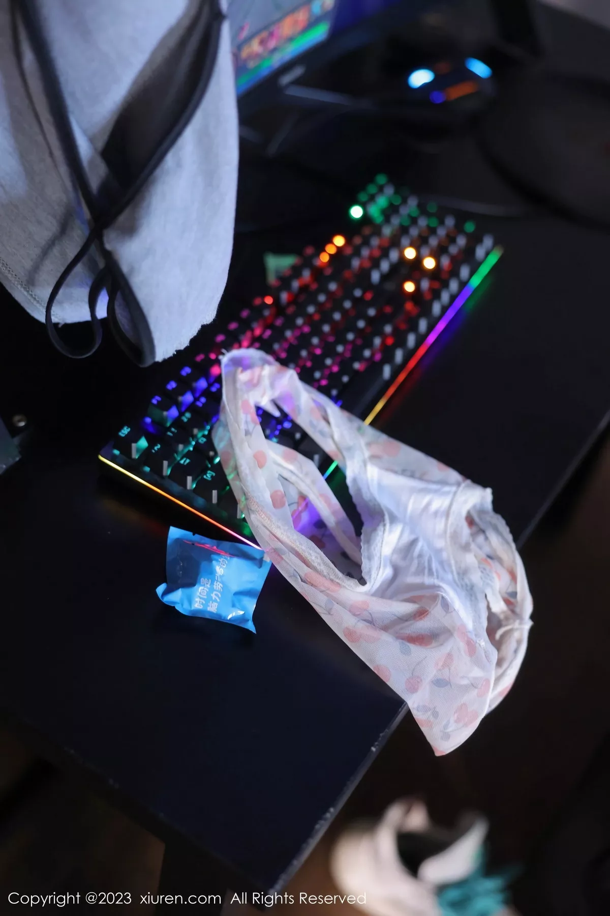 秀人集.com_[XiuRen秀人网]No.7540_模特白笑笑性感蓝色衣露灰色内衣配牛仔裤秀曼妙身姿诱惑写真80P