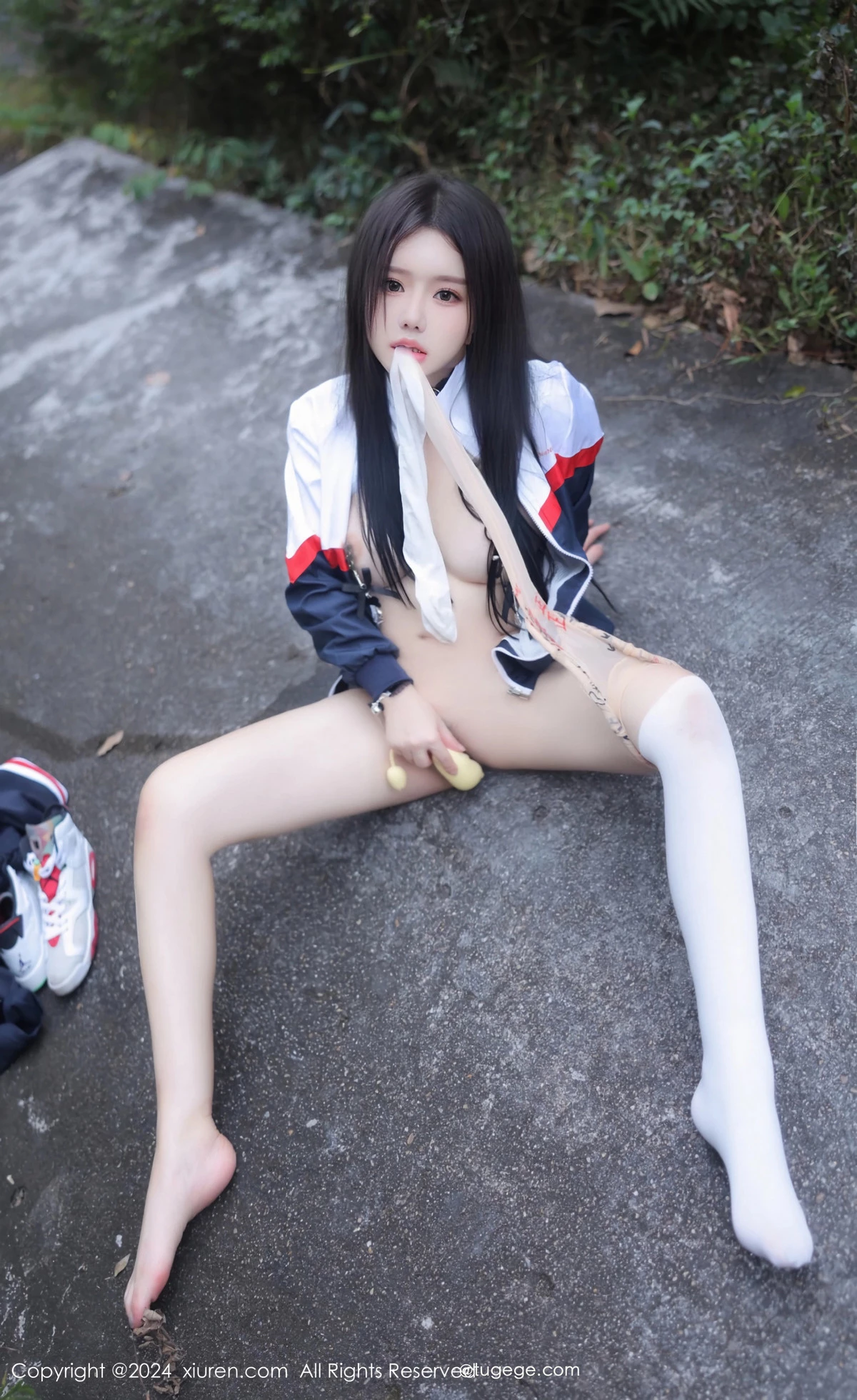 秀人集.com_[XiuRen秀人网]No.8335_模特小薯条nienie户外性感学生运动装露超薄肉丝撩人诱惑写真88P