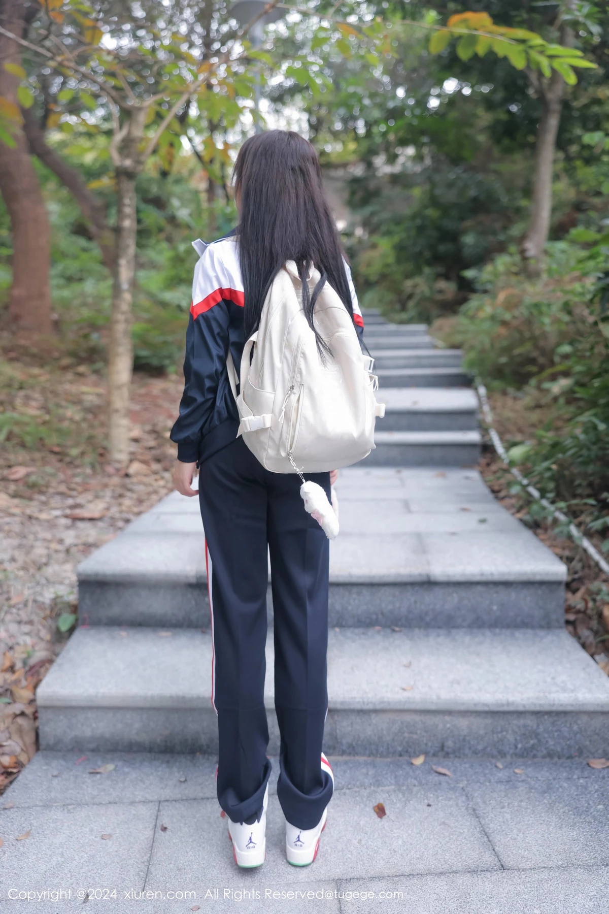 秀人集.com_[XiuRen秀人网]No.8335_模特小薯条nienie户外性感学生运动装露超薄肉丝撩人诱惑写真88P