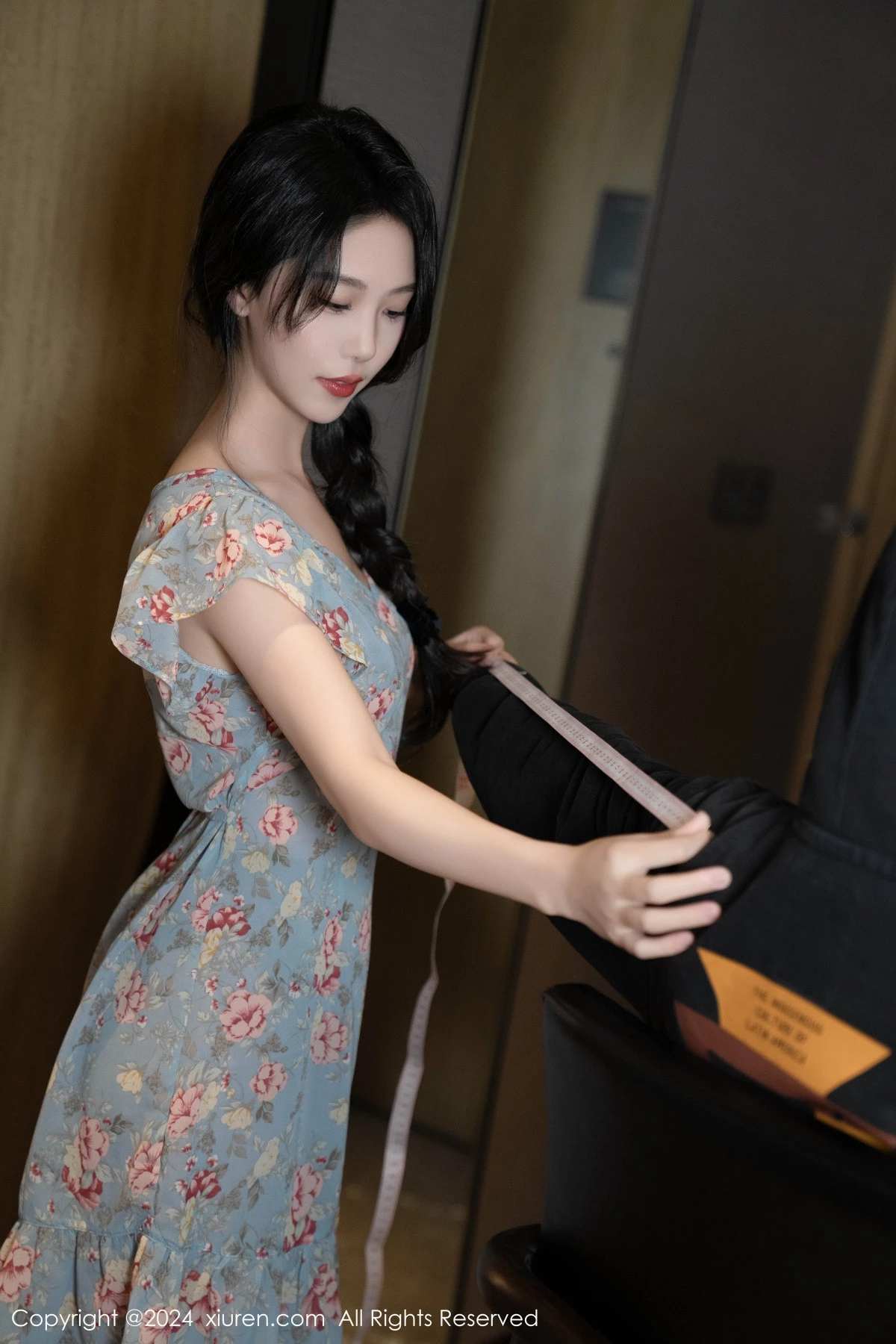 秀人集.com_[XiuRen秀人网]No.8704_模特利世性感花纹图案连衣短裙配超薄肉丝秀曼妙身姿诱惑写真80P