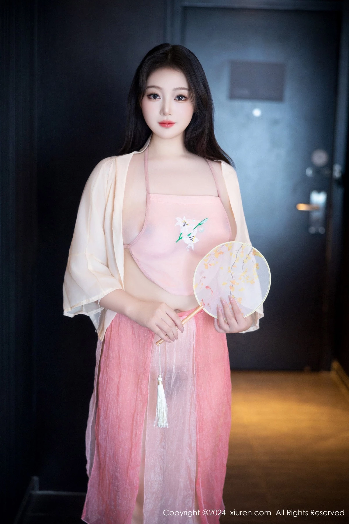 秀人集.com_[XiuRen秀人网]No.9211_模特潘多拉哦私房性感粉色古装服饰秀翘臀美腿惹火诱惑写真59P