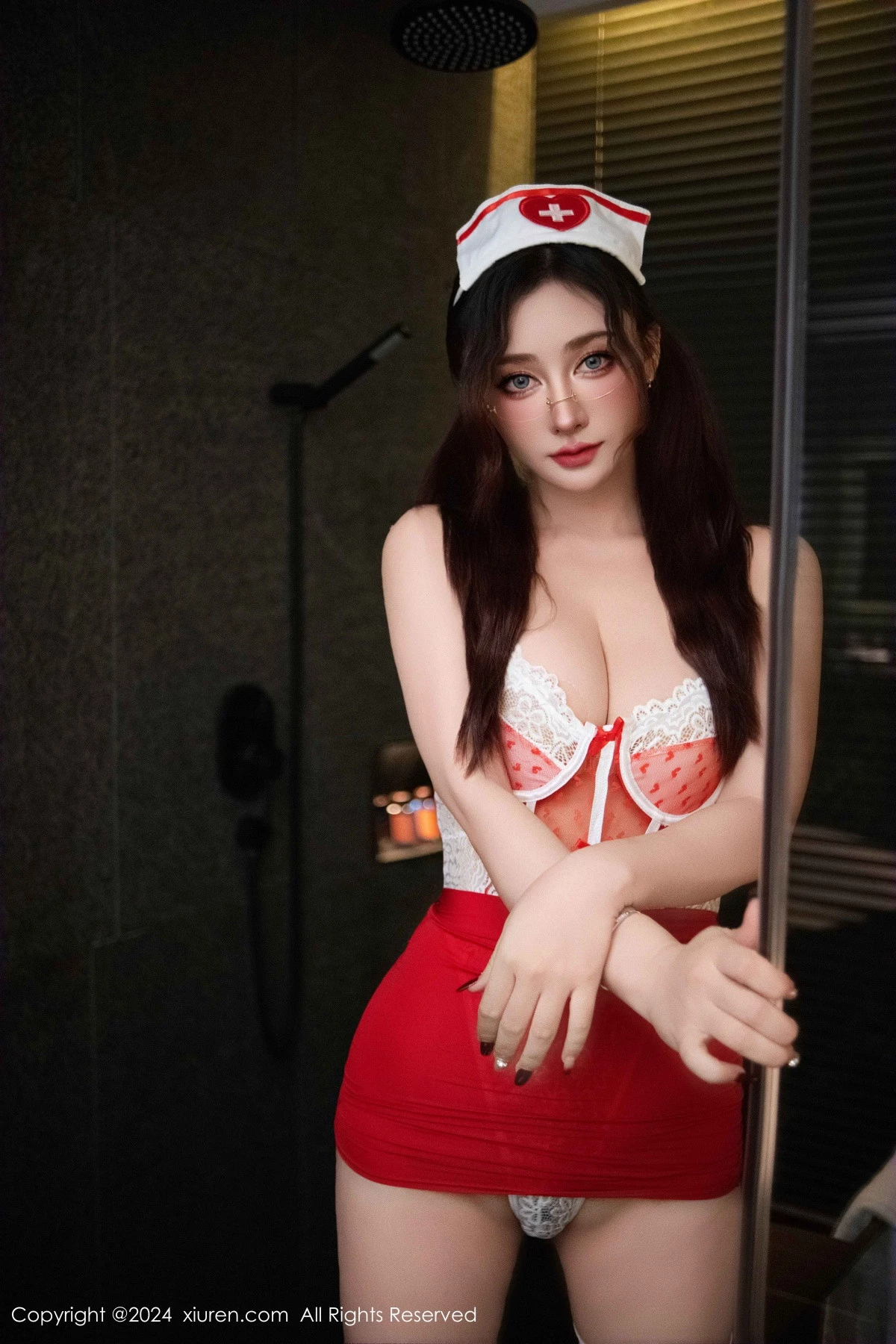 秀人集.com_[XiuRen秀人网]No.9316_模特蕾蕾醒了没性感红色连衣短裙配白丝袜秀翘臀美腿诱惑写真46P