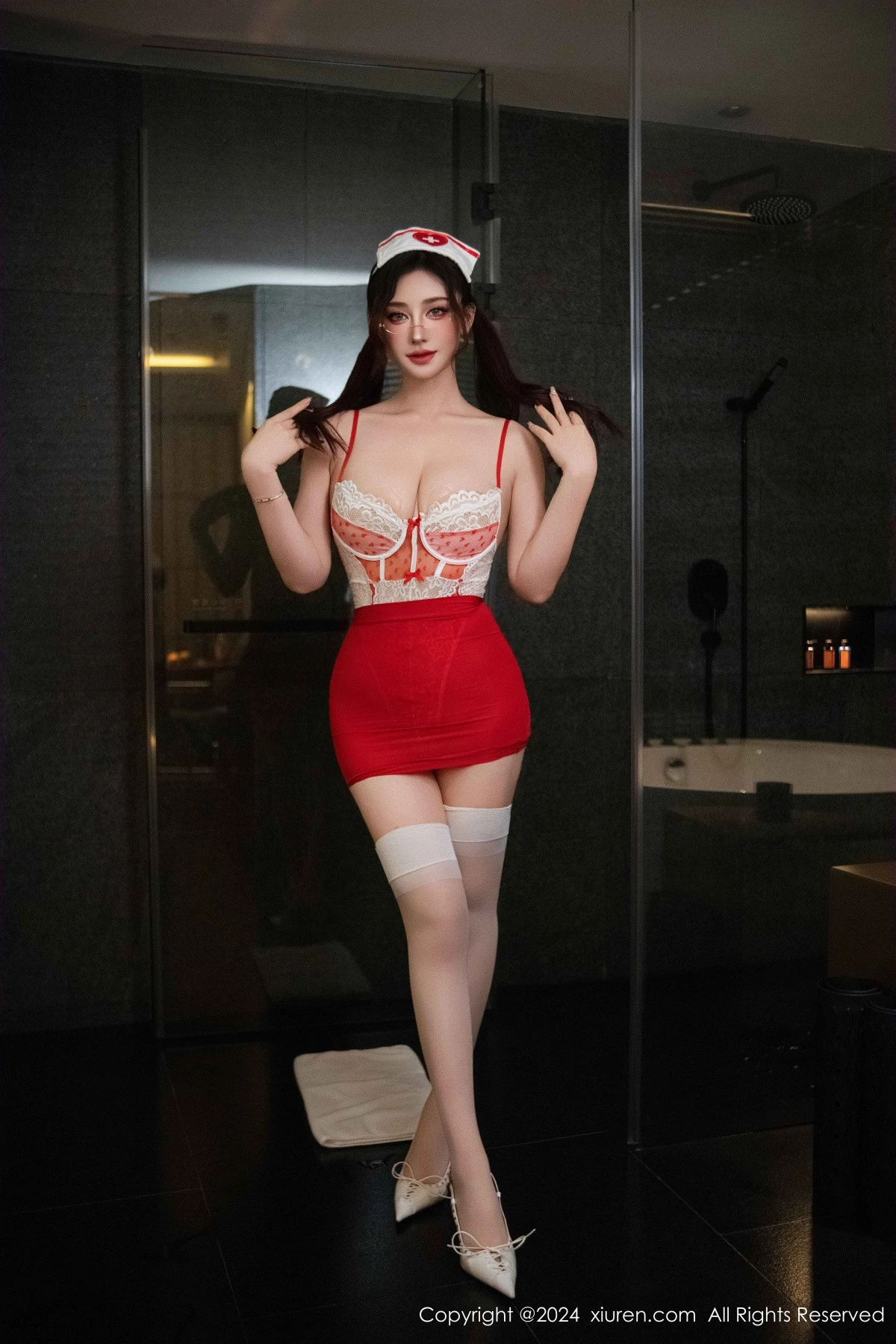 秀人集.com_[XiuRen秀人网]No.9316_模特蕾蕾醒了没性感红色连衣短裙配白丝袜秀翘臀美腿诱惑写真46P