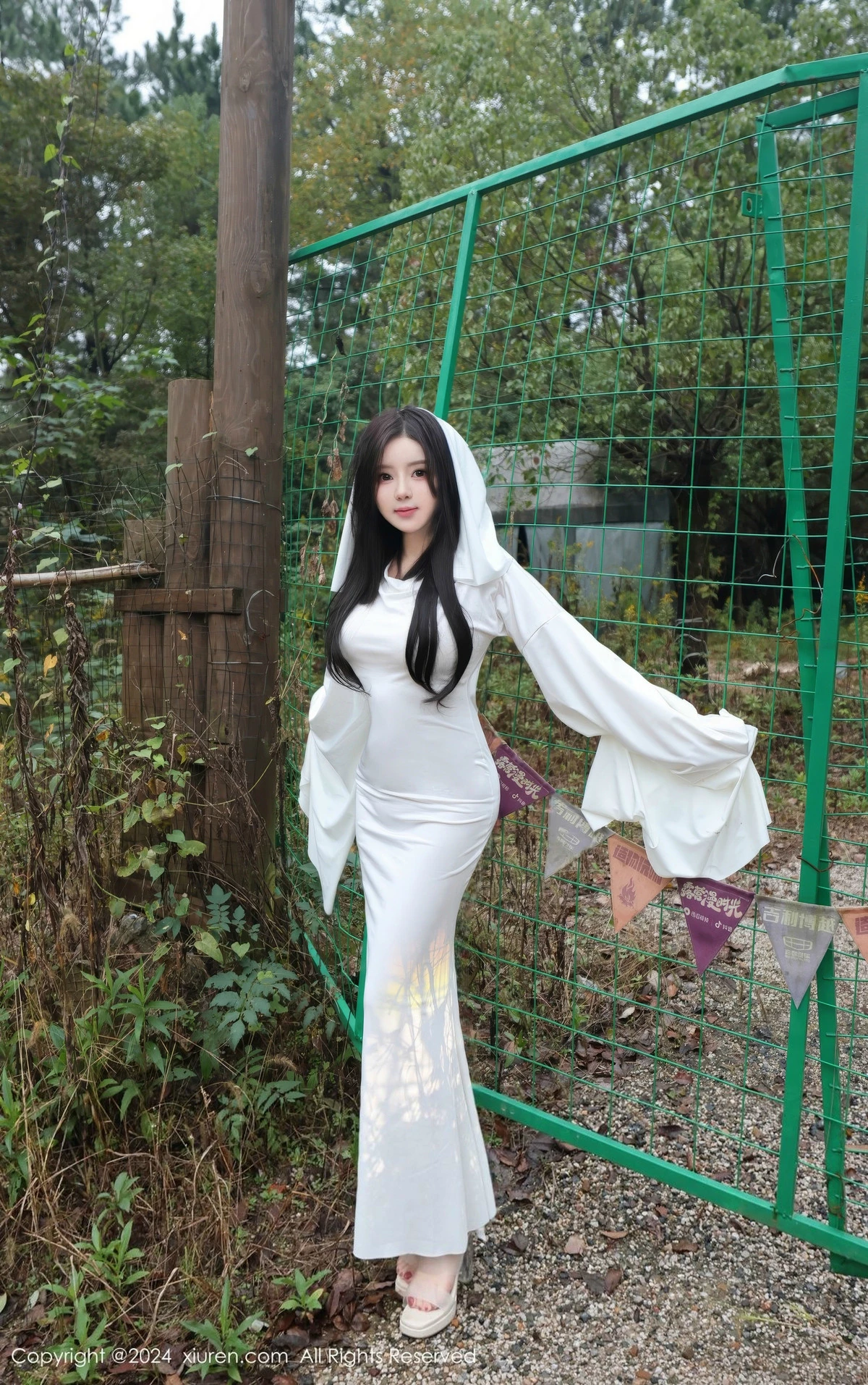 秀人集.com_[XiuRen秀人网]No.9376_模特小薯条nienie白色连衣裙+红色情趣服饰秀曼妙身姿诱惑写真81P