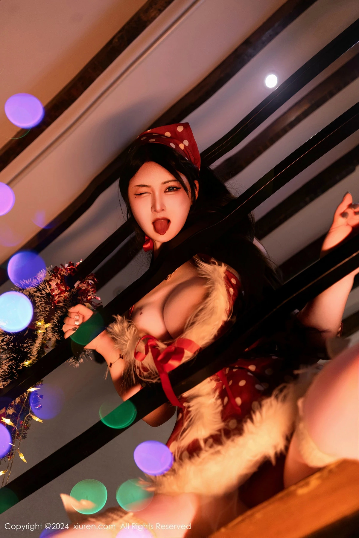 秀人集.com_[XiuRen秀人网]No.9618_模特诗诗kiki圣诞节系列性感红色内衣配肉丝袜秀丰腴身姿诱惑写真109P