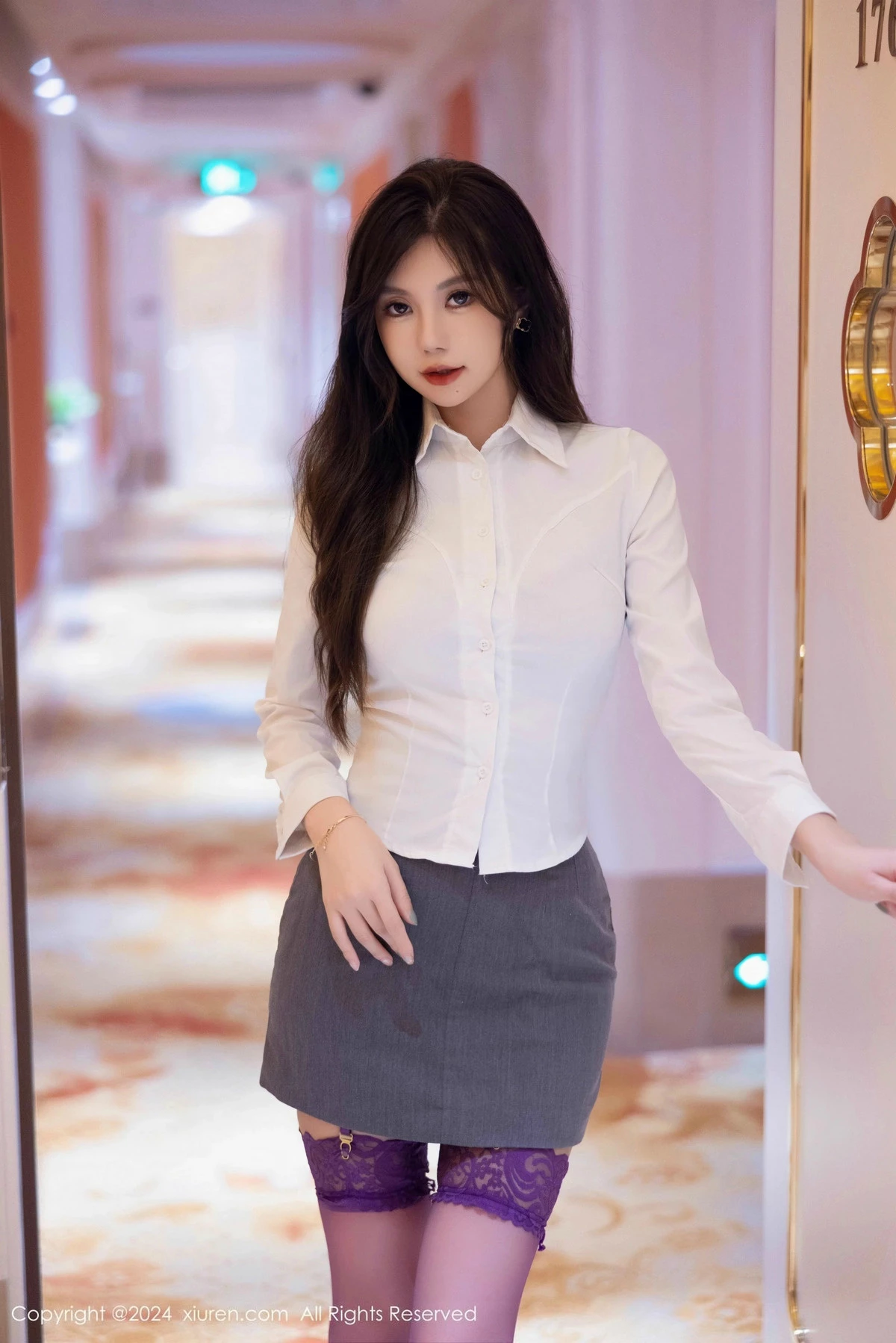 秀人集.com_[XiuRen秀人网]No.9631_女神绮里嘉ula性感OL服饰露紫色蕾丝情趣内衣秀惹火身材诱惑写真97P