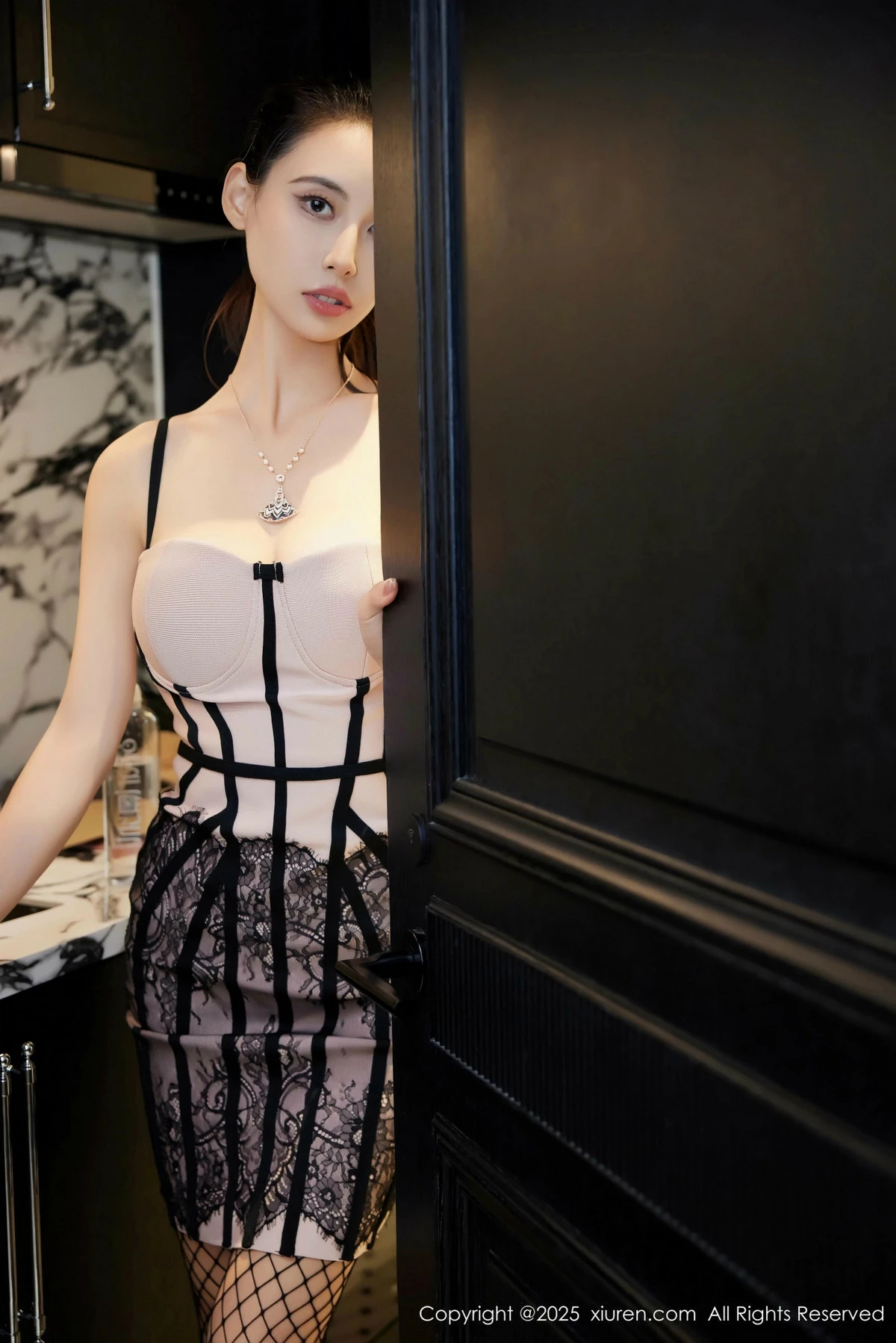 秀人集.com_[XiuRen秀人网]No.9809_模特Lingyu69性感粉色连衣裙露连体黑丝网袜秀惹火身材诱惑写真74P