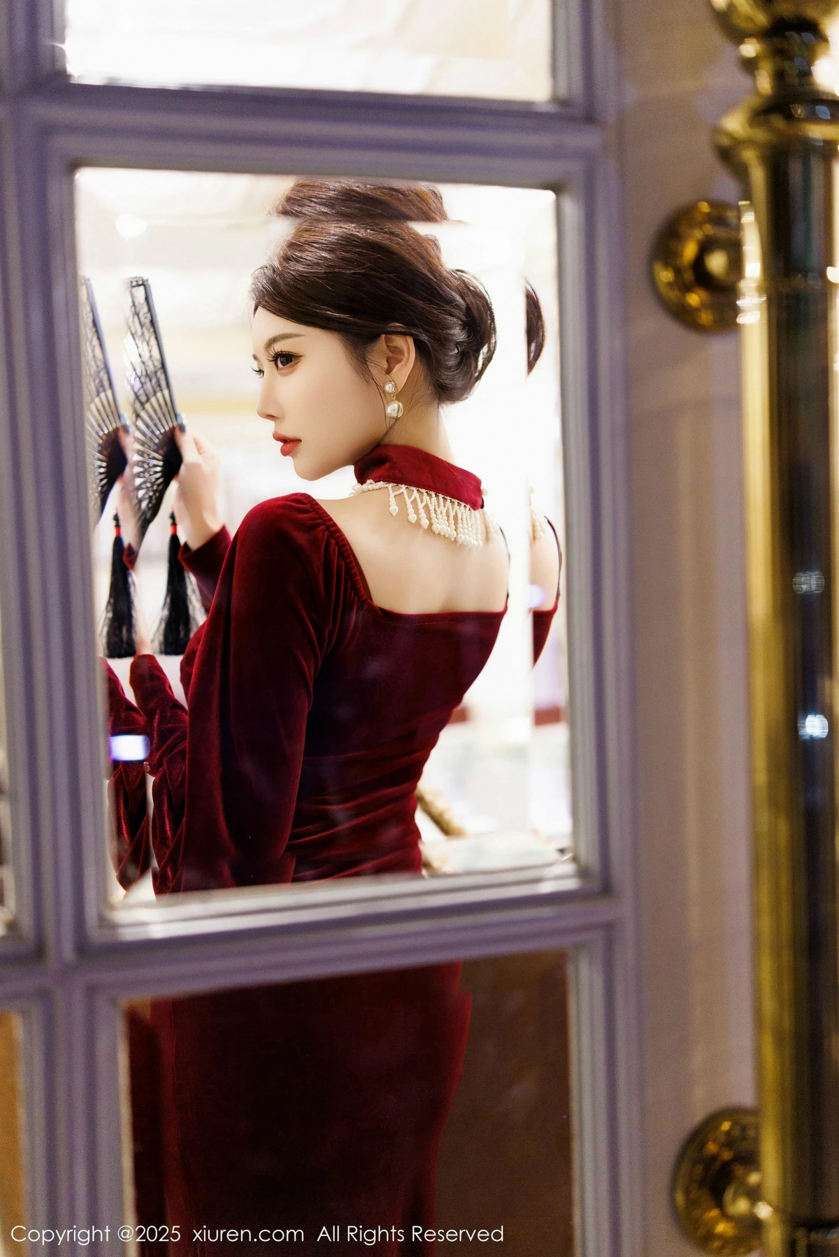 秀人集.com_[XiuRen秀人网]No.9831_女神杨晨晨Yome性感深色旗袍+红色蕾丝内衣秀丰腴身材诱惑写真90P