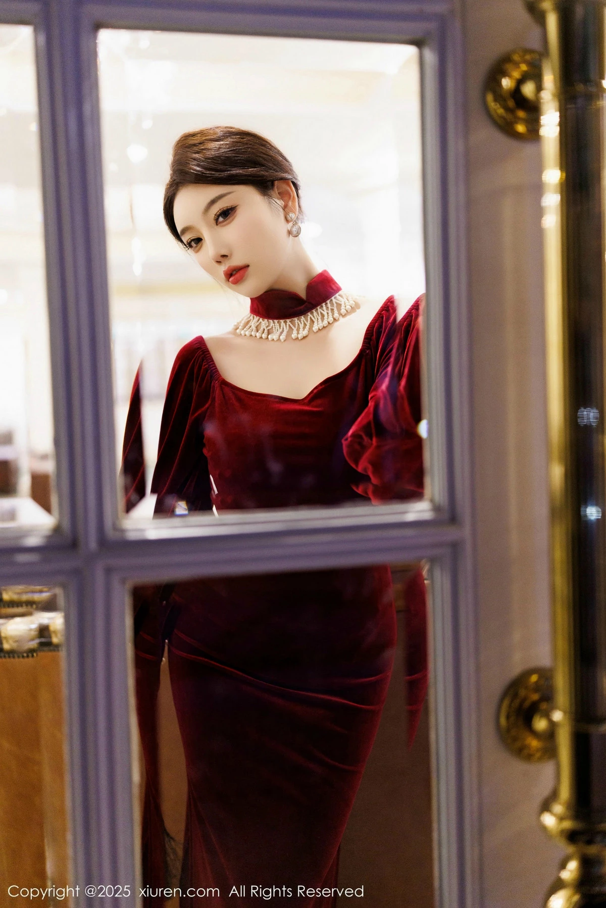 秀人集.com_[XiuRen秀人网]No.9831_女神杨晨晨Yome性感深色旗袍+红色蕾丝内衣秀丰腴身材诱惑写真90P