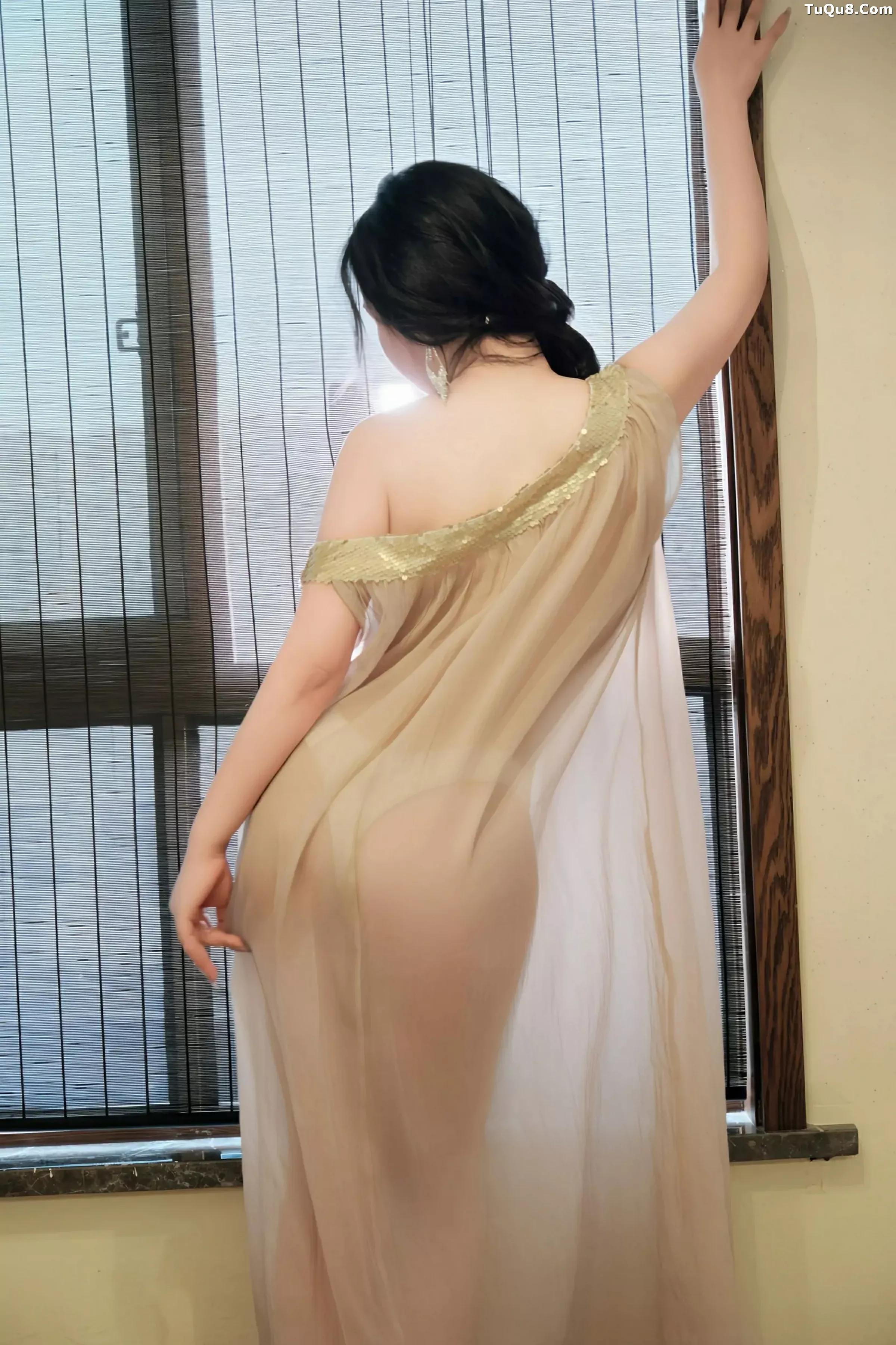 秀人集.com_[XiuRen秀人网]No.10500_模特麦田私房性感透视薄纱连衣长裙半脱秀丰乳肥臀惹火诱惑写真50P