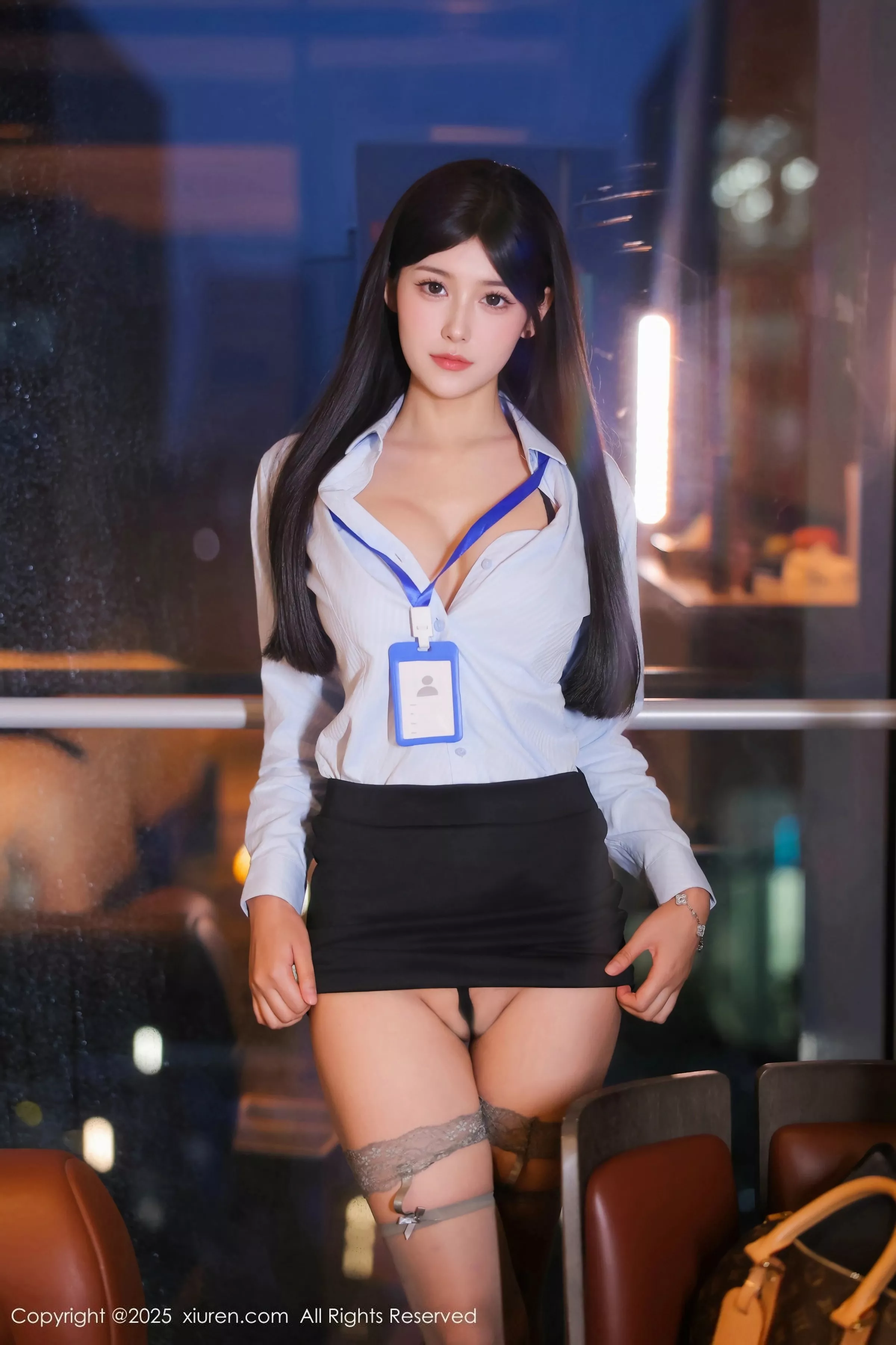 秀人集.com_[XiuRen秀人网]No.10440_模特余安安OL服饰露黑色情趣内衣配灰丝袜秀凹凸身材诱惑写真69P