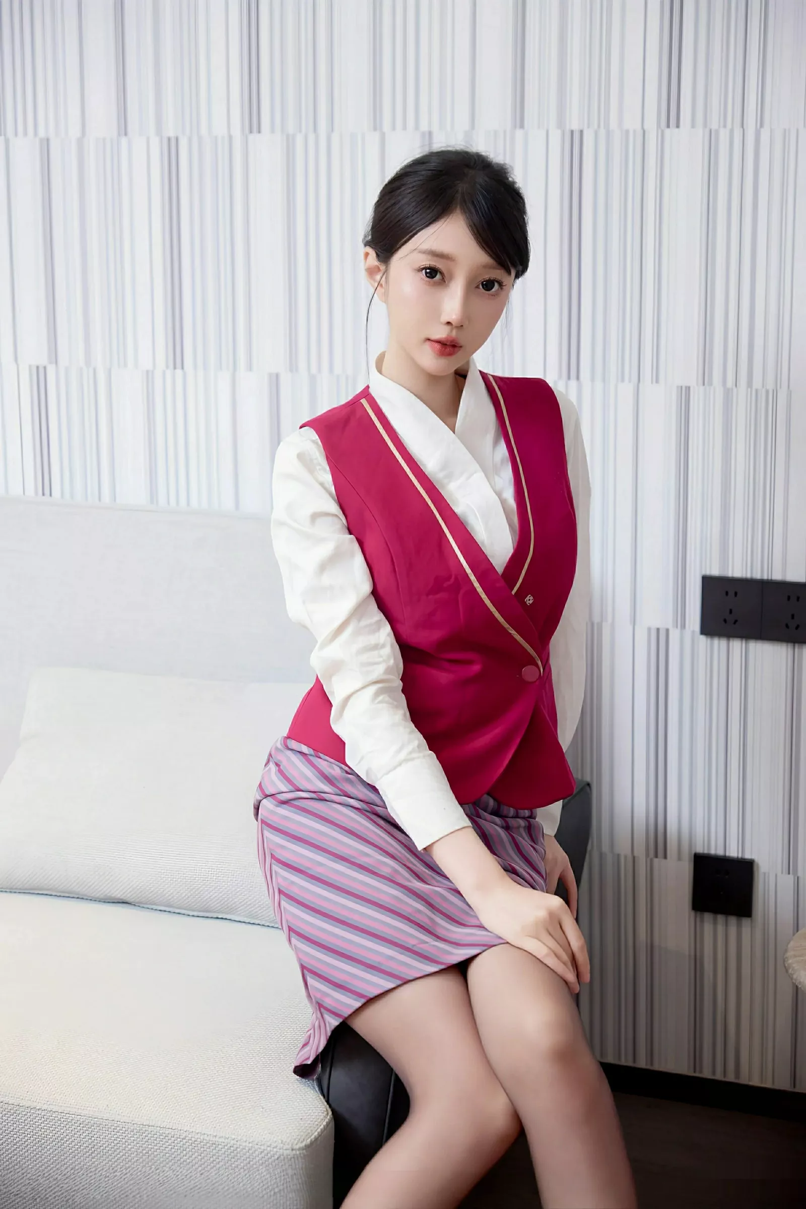 秀人集.com_[XiuRen秀人网]No.10620_模特玥儿玥er性感空姐制服配超薄黑丝秀曼妙身姿迷人诱惑写真70P