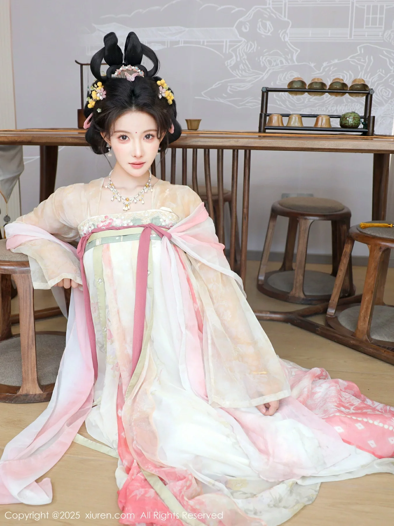 秀人集.com_[XiuRen秀人网]No.10645_模特梨霜儿古典主题性感浅色古装服饰秀丰腴身材迷人美腿写真82P