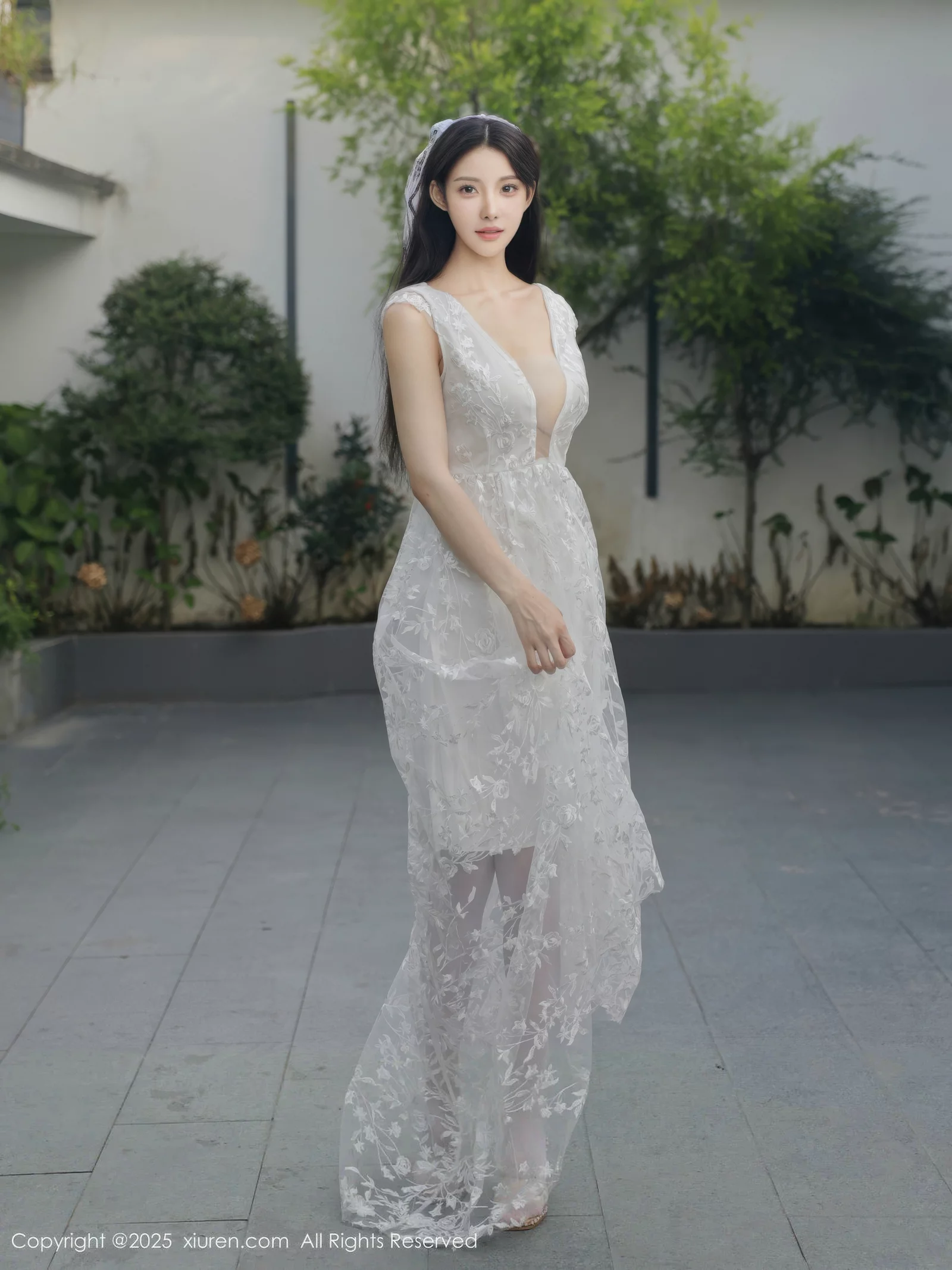 秀人集.com_[XiuRen秀人网]No.10661_模特梨霜儿性感低胸白色婚纱配白色丝袜秀丰腴身材完美诱惑写真82P