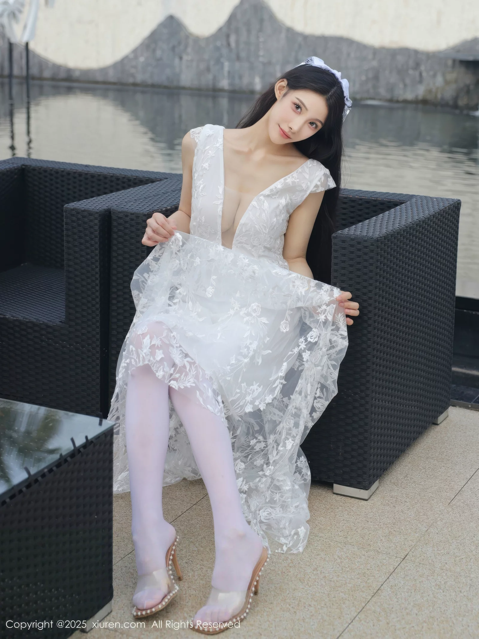 秀人集.com_[XiuRen秀人网]No.10661_模特梨霜儿性感低胸白色婚纱配白色丝袜秀丰腴身材完美诱惑写真82P