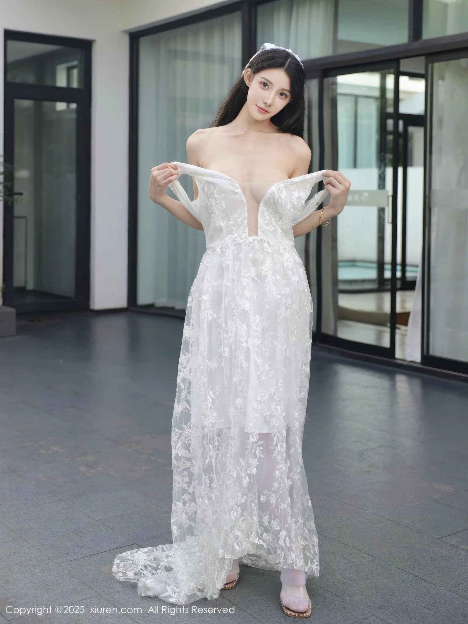 秀人集.com_[XiuRen秀人网]No.10661_模特梨霜儿性感低胸白色婚纱配白色丝袜秀丰腴身材完美诱惑写真82P