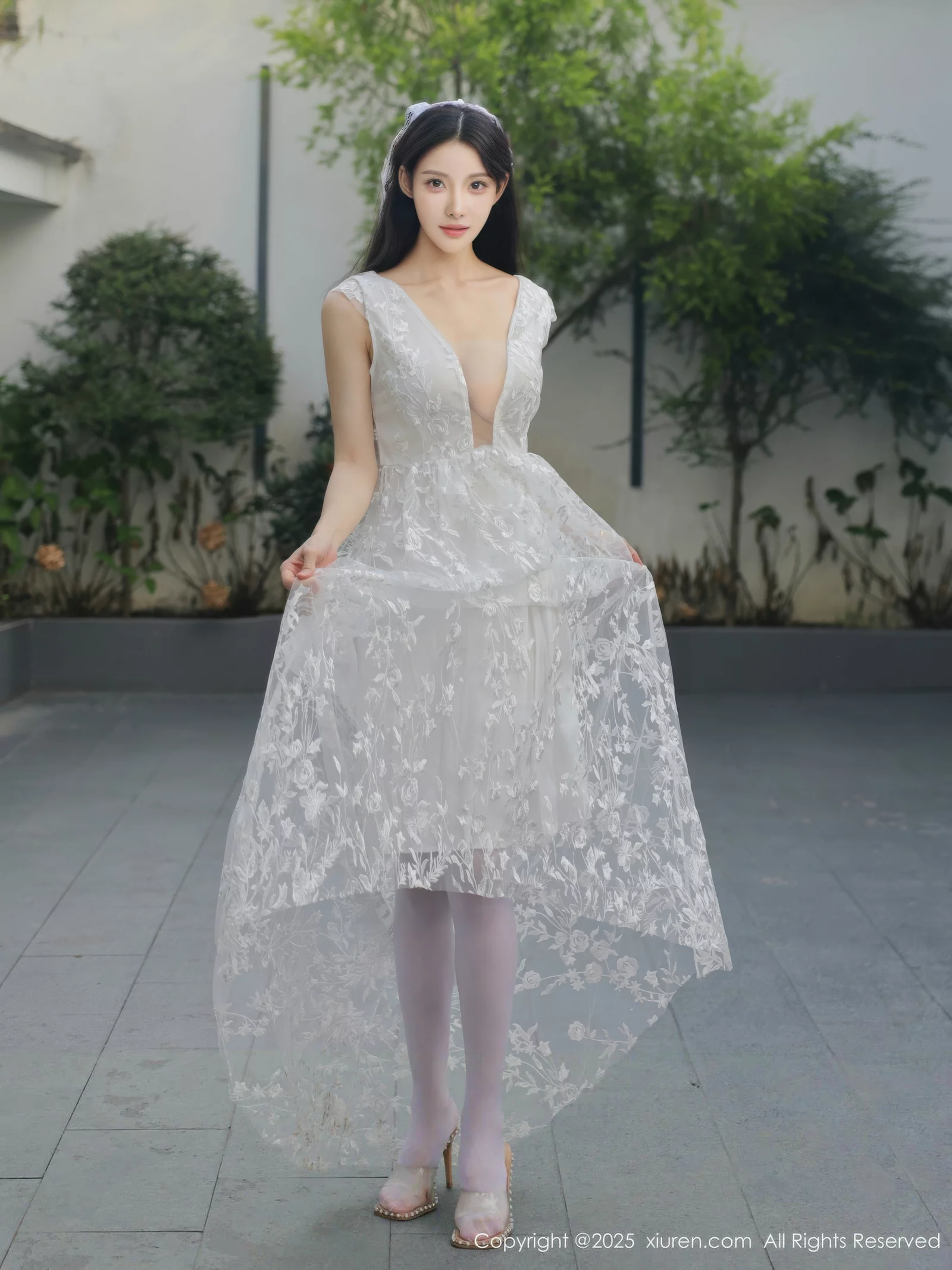 秀人集.com_[XiuRen秀人网]No.10661_模特梨霜儿性感低胸白色婚纱配白色丝袜秀丰腴身材完美诱惑写真82P