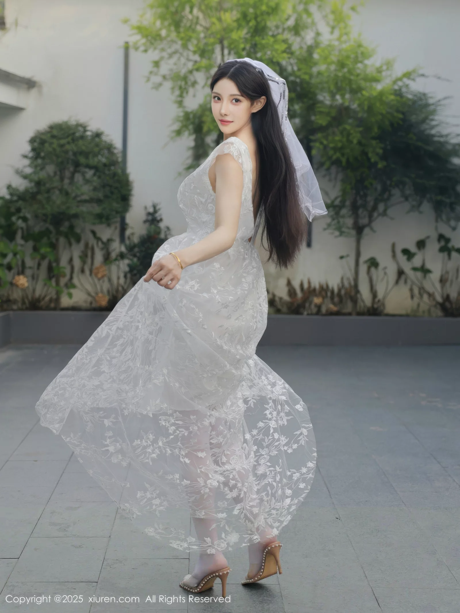 秀人集.com_[XiuRen秀人网]No.10661_模特梨霜儿性感低胸白色婚纱配白色丝袜秀丰腴身材完美诱惑写真82P