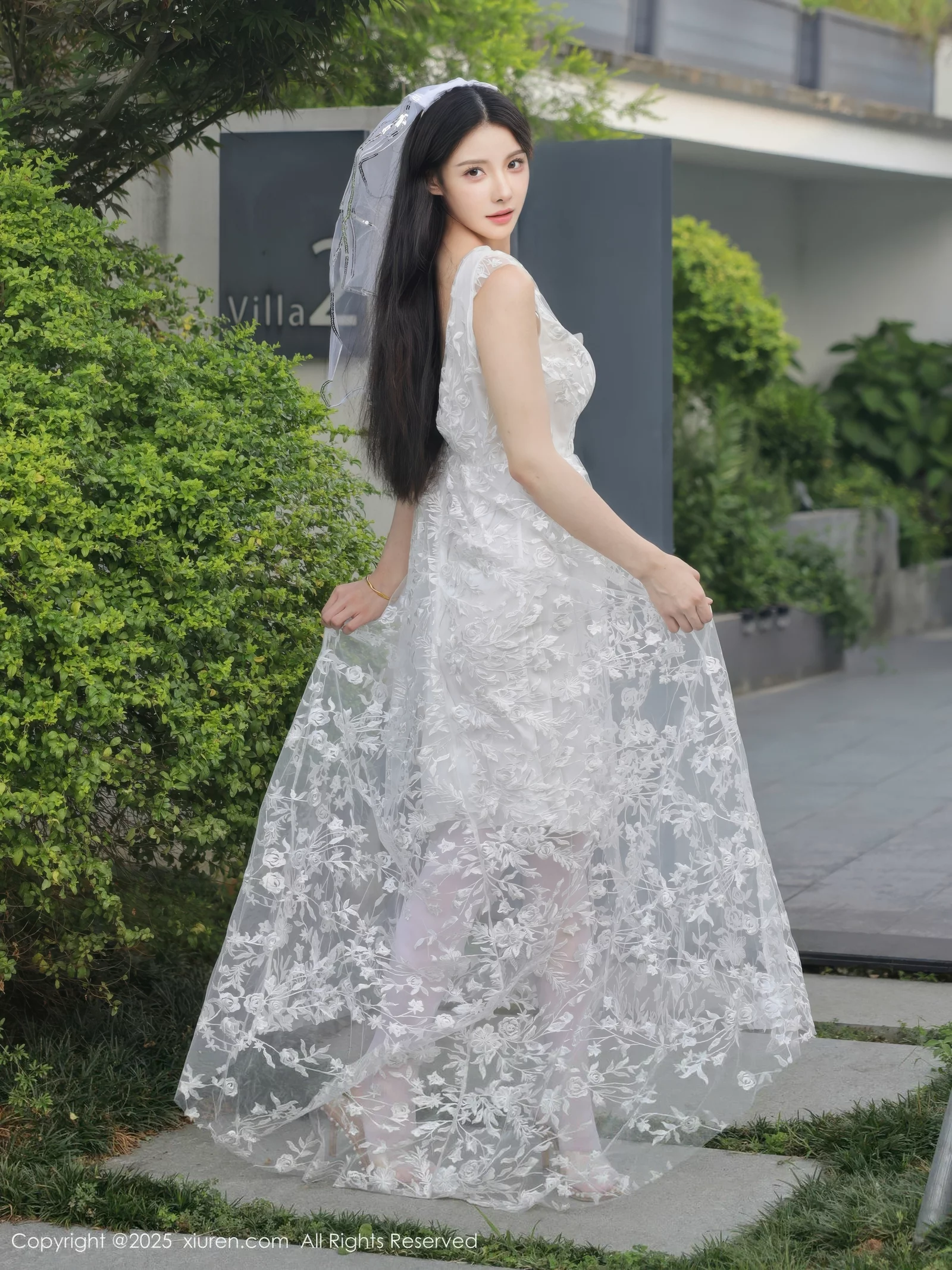 秀人集.com_[XiuRen秀人网]No.10661_模特梨霜儿性感低胸白色婚纱配白色丝袜秀丰腴身材完美诱惑写真82P