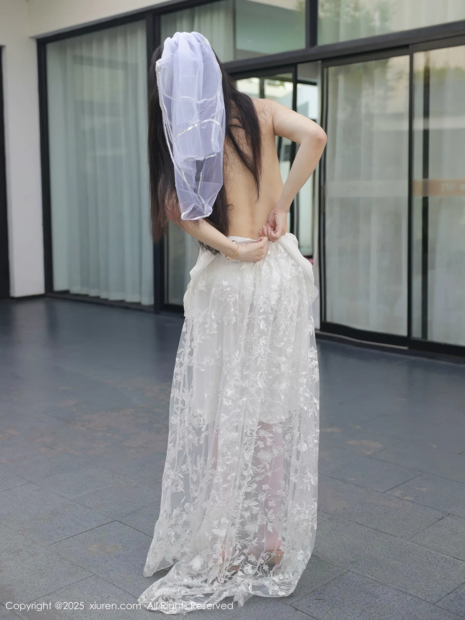 秀人集.com_[XiuRen秀人网]No.10661_模特梨霜儿性感低胸白色婚纱配白色丝袜秀丰腴身材完美诱惑写真82P