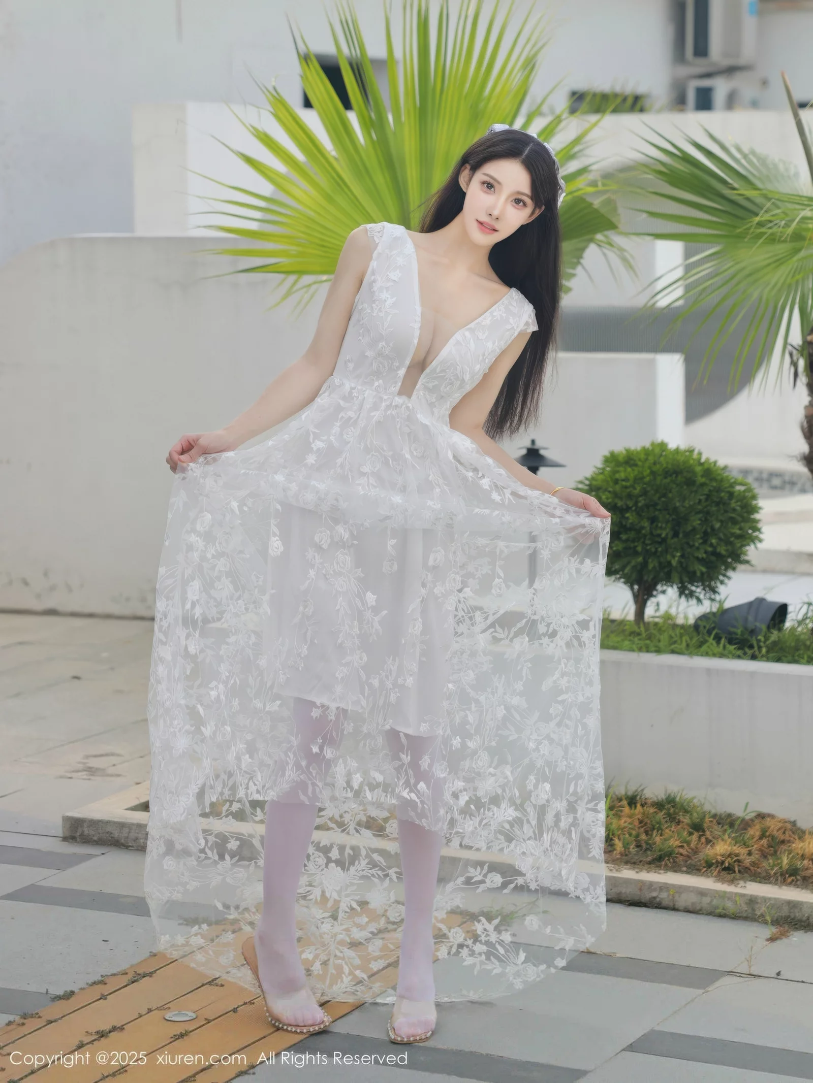 秀人集.com_[XiuRen秀人网]No.10661_模特梨霜儿性感低胸白色婚纱配白色丝袜秀丰腴身材完美诱惑写真82P