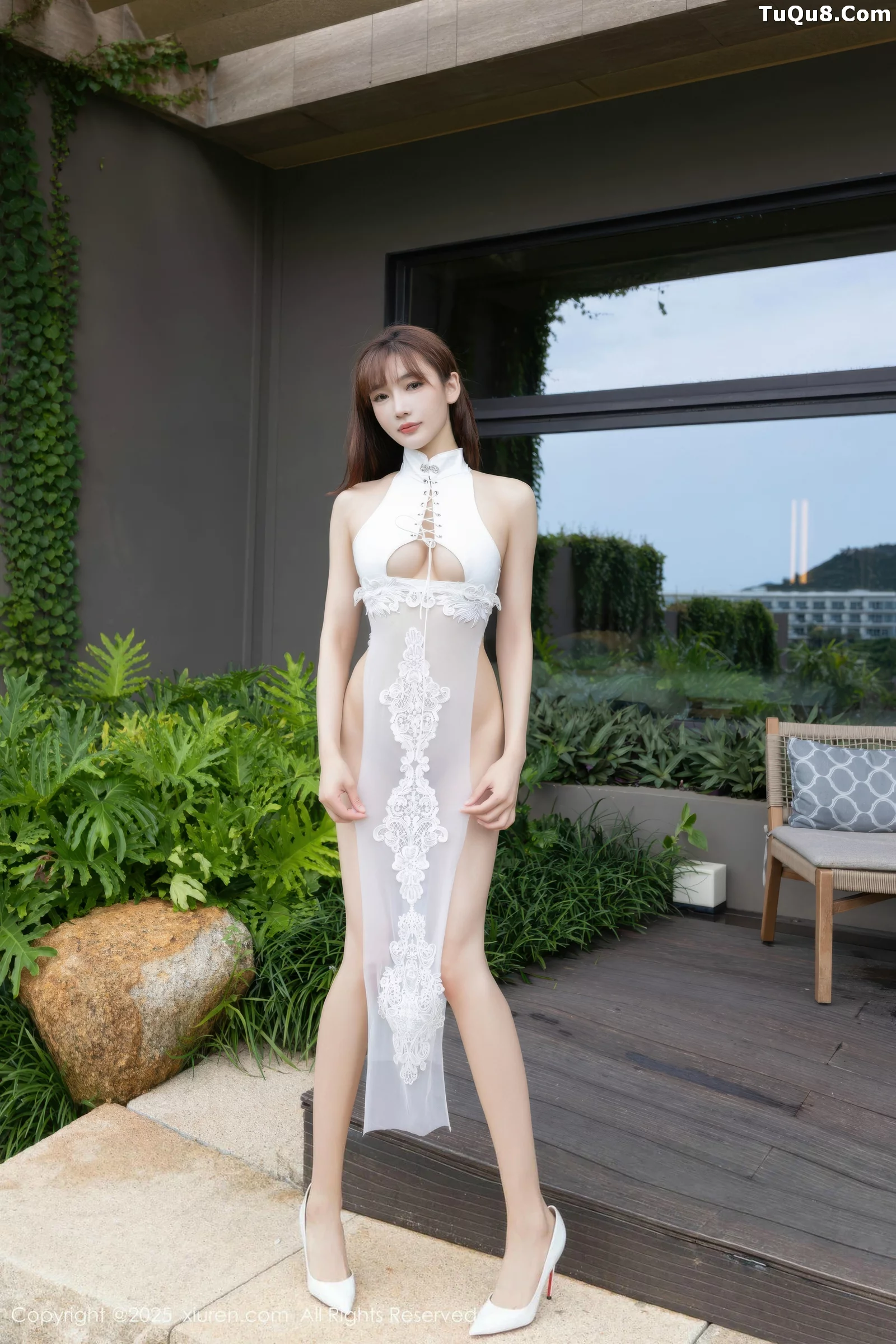 秀人集.com_[XiuRen秀人网]No.10704_模特陆萱萱性感白色情趣旗袍露白色连体衣秀完美身材诱惑写真80P