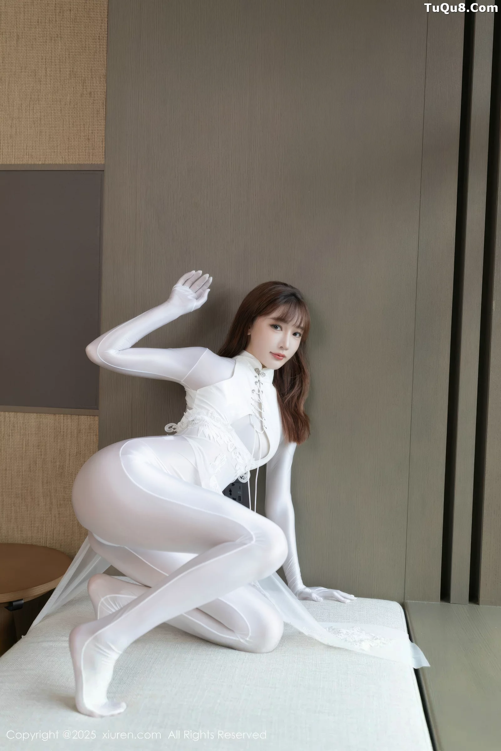 秀人集.com_[XiuRen秀人网]No.10704_模特陆萱萱性感白色情趣旗袍露白色连体衣秀完美身材诱惑写真80P