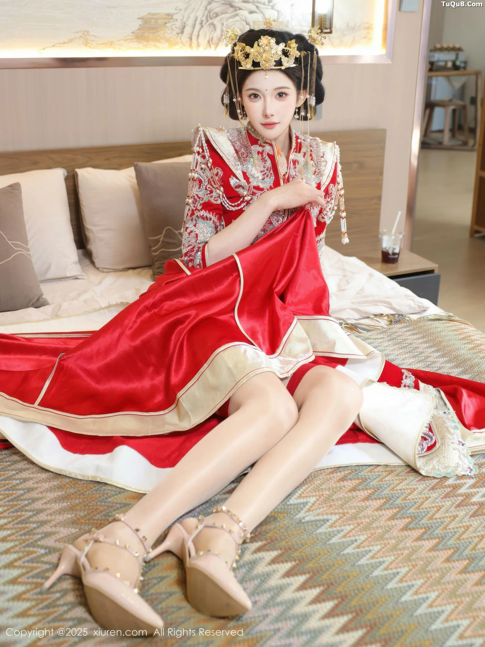 秀人集.com_[XiuRen秀人网]No.10742_模特梨霜儿性感红色新娘服饰配肉色丝袜秀丰腴身材迷人诱惑写真84P