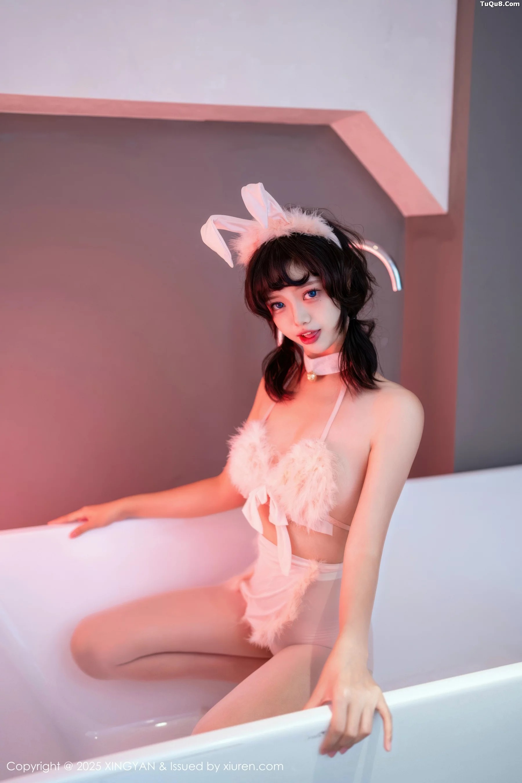 秀人集.com_[XINGYAN星颜社]VOL.397_新人模特白虎巧巧性感粉色情趣内衣配白丝袜秀完美身材诱惑写真68P