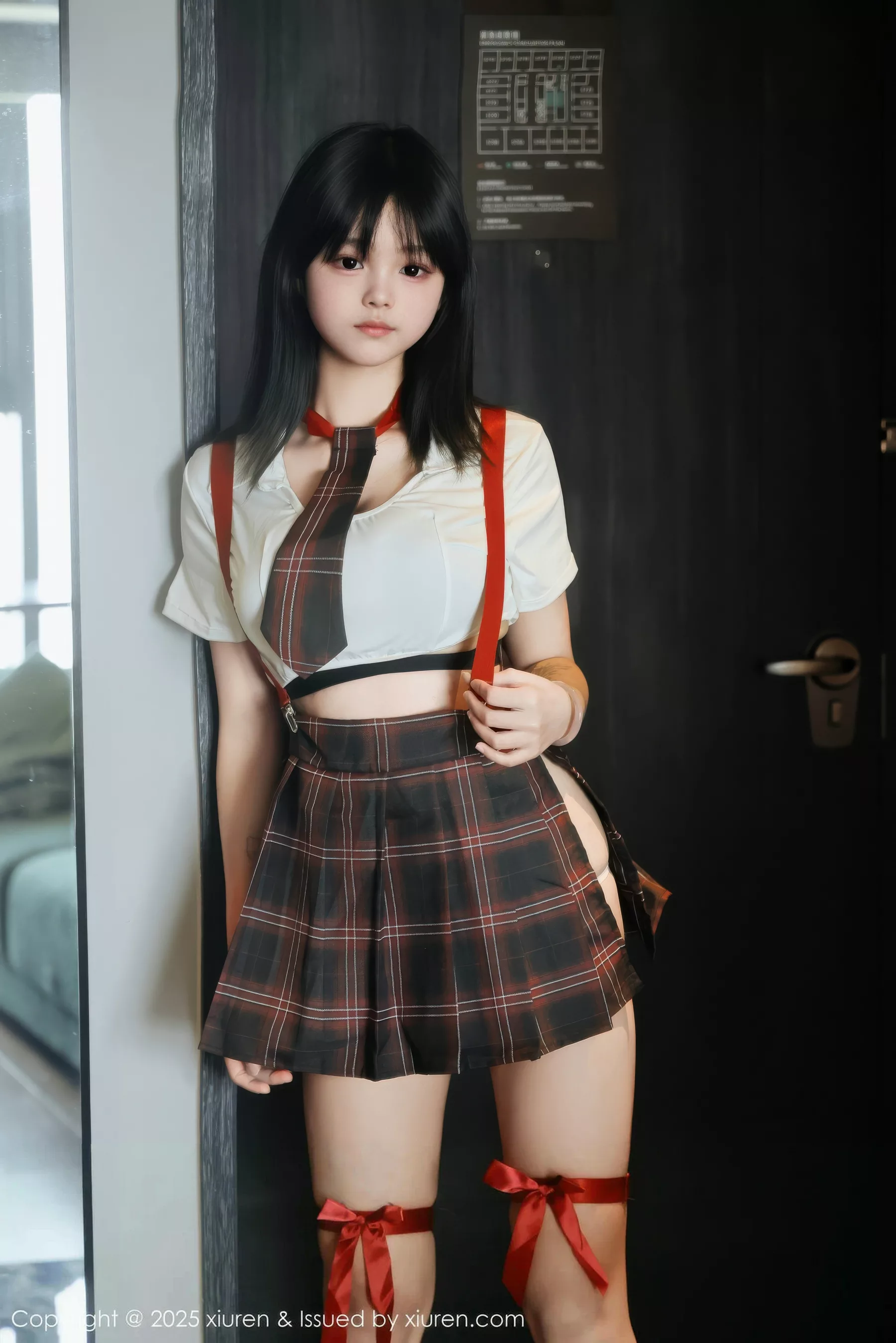 秀人集.com_[XiuRen秀人网]No.10774_模特小泠性感短款上衣露黑色内衣配格子裙秀丰满身材诱惑写真58P